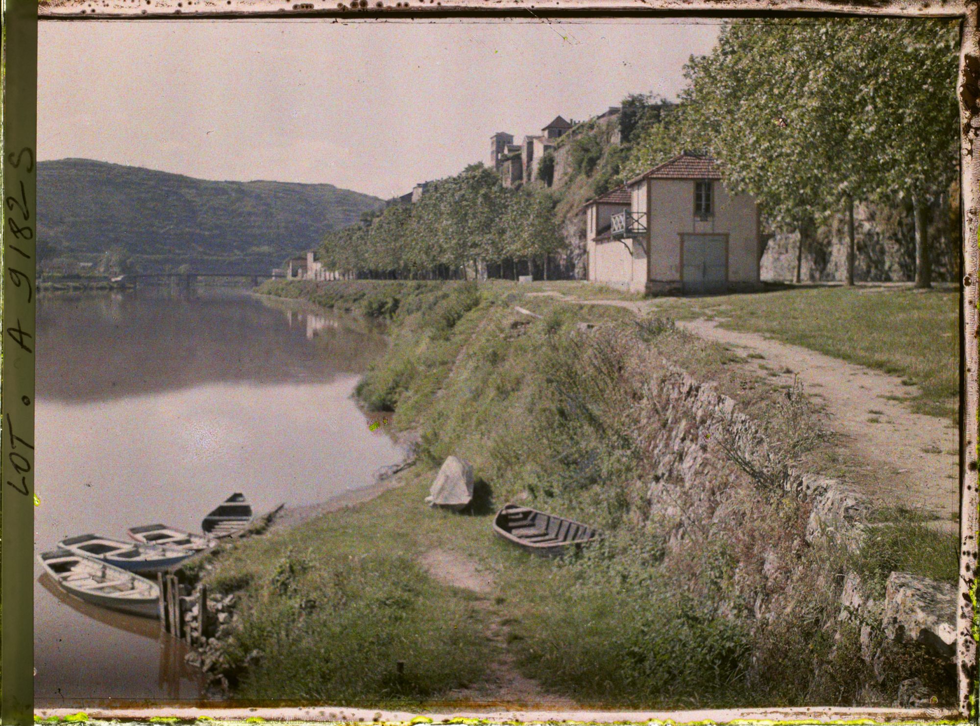 Image représentant France, Cahors, Bords du Lot devant Cahors vers l'aval