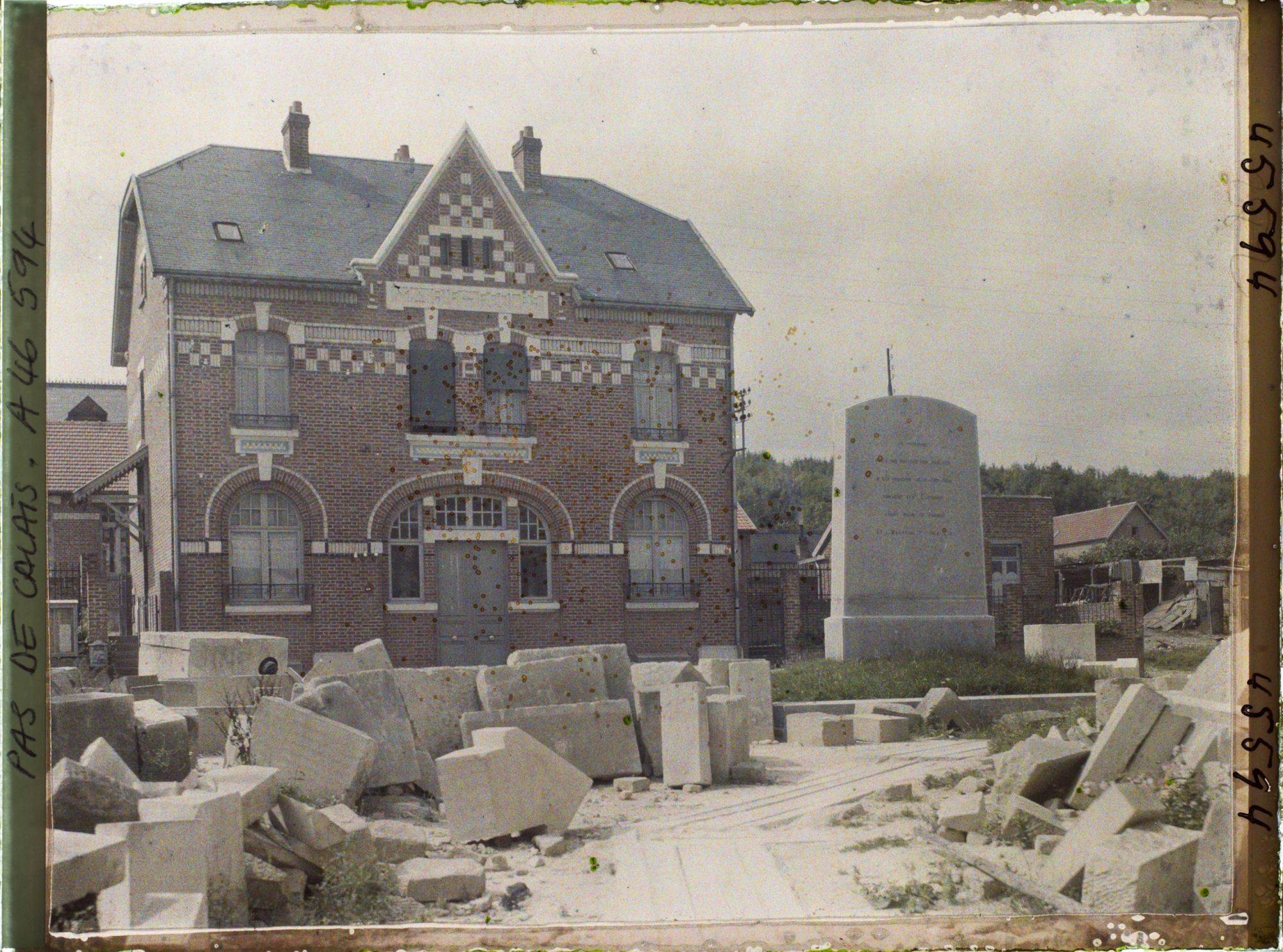 Image représentant France, Farbus, Mairie et monumt aux Morts