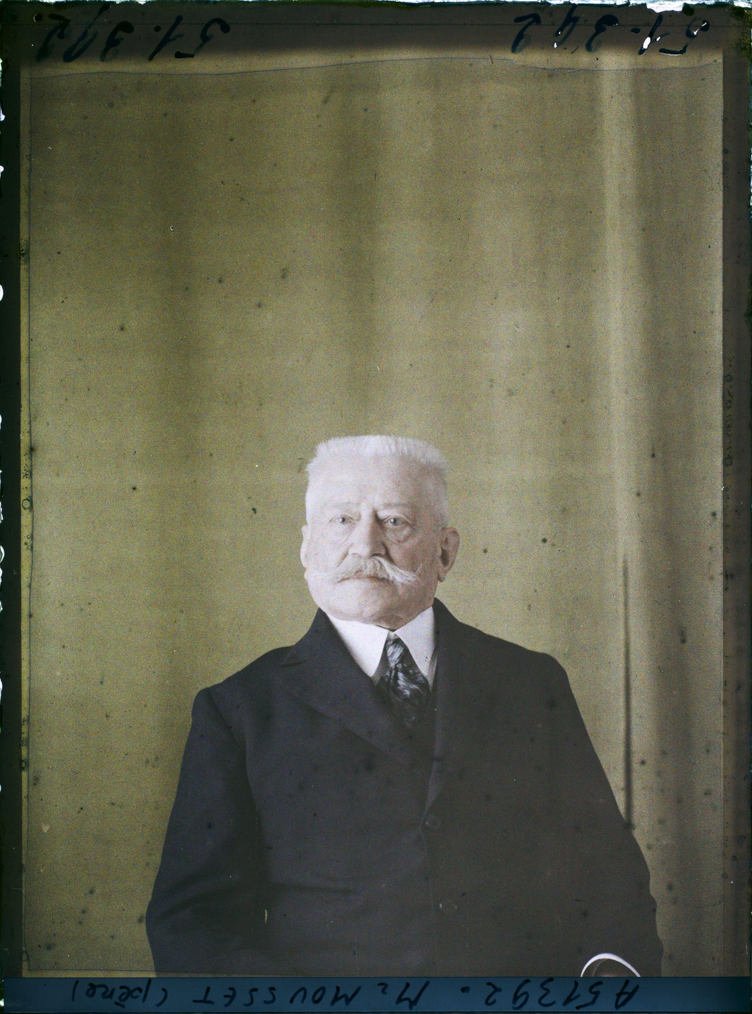 Image représentant https://musee-albert-kahn.s-museum.fr/home/NWQ2OTAwYzNmYjZlZTk1ZWQwODJmMjY4L2dlbmVyaWMtbm90aWNlLXRhYi9hdXRob3JpdHkvNjE3YTc5ZjVjZjhiODk2OGIzMzM3ZDIx/5d6900c3fb6ee95ed082f268/generic-notice-tab/authority/617a79ebcf8b8968b3337433 Monsieur Mousset