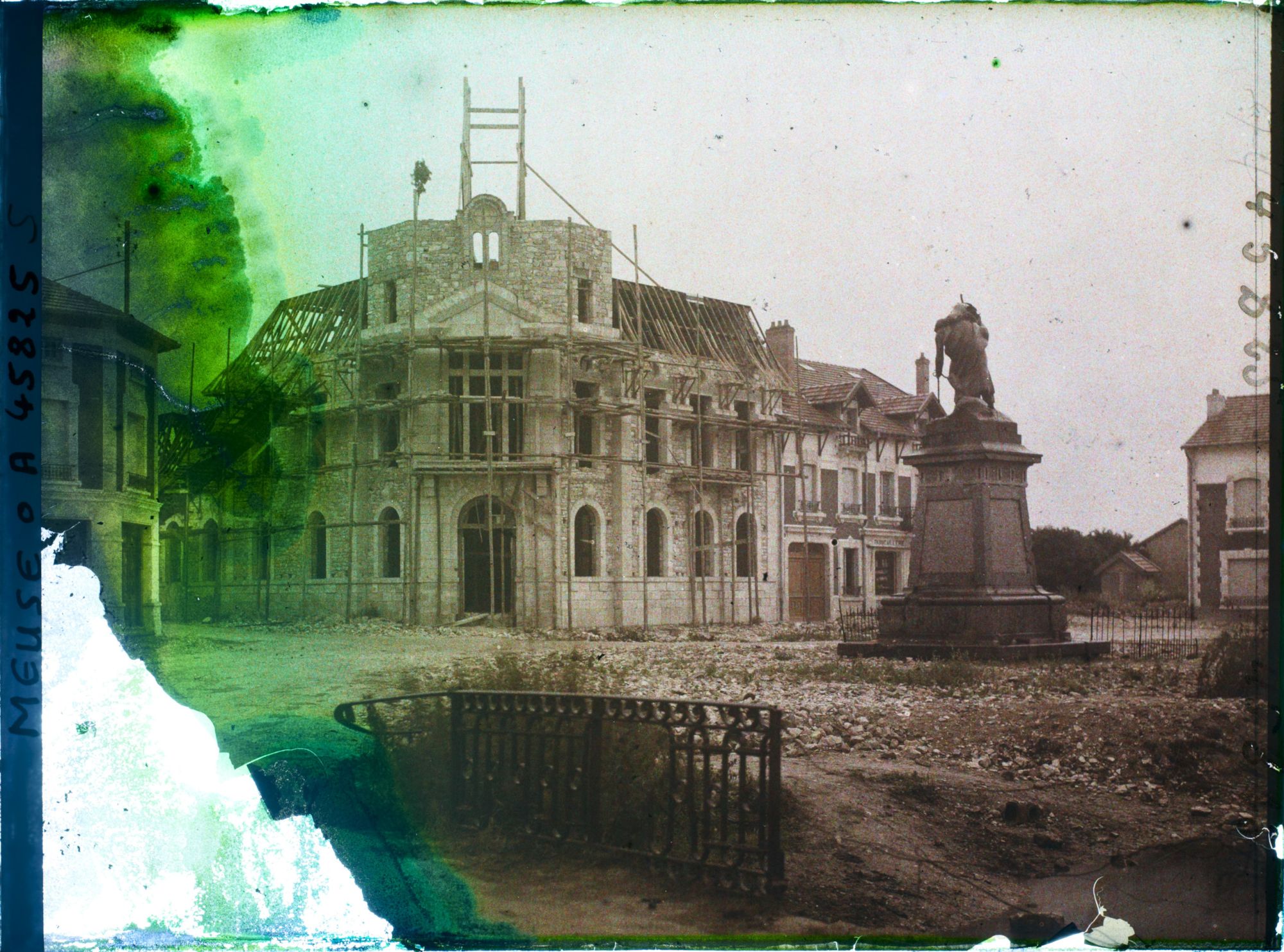 Image représentant France, Fresnes en Woëvre, Hôtel du Ville en construction