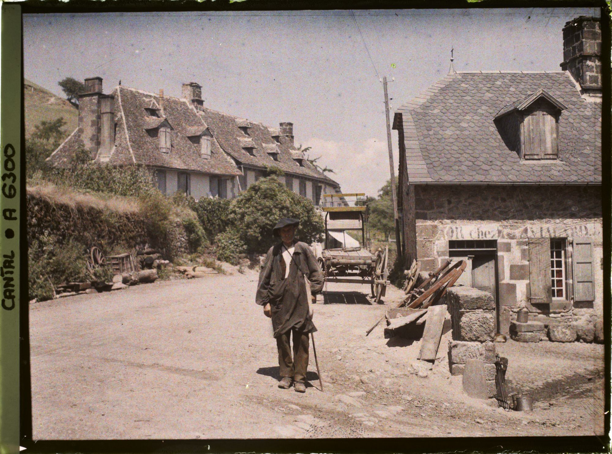 Image représentant Un paysan sur la grande route, (actuelle D43)