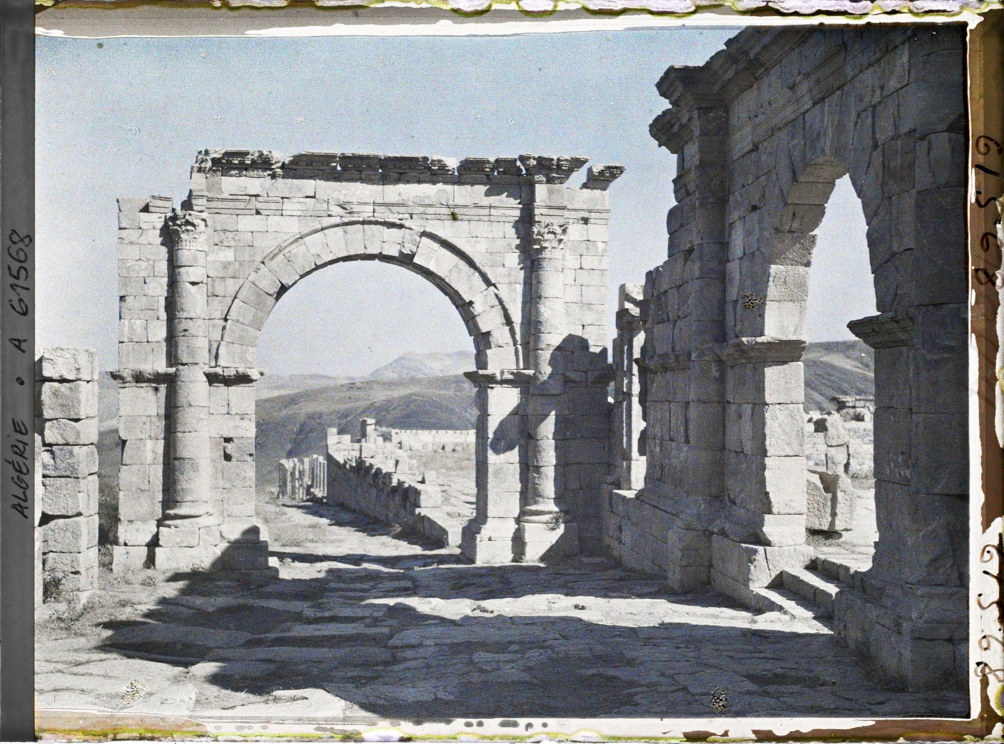 Image représentant Algérie, Djemila, Arc du Cardo Maximus