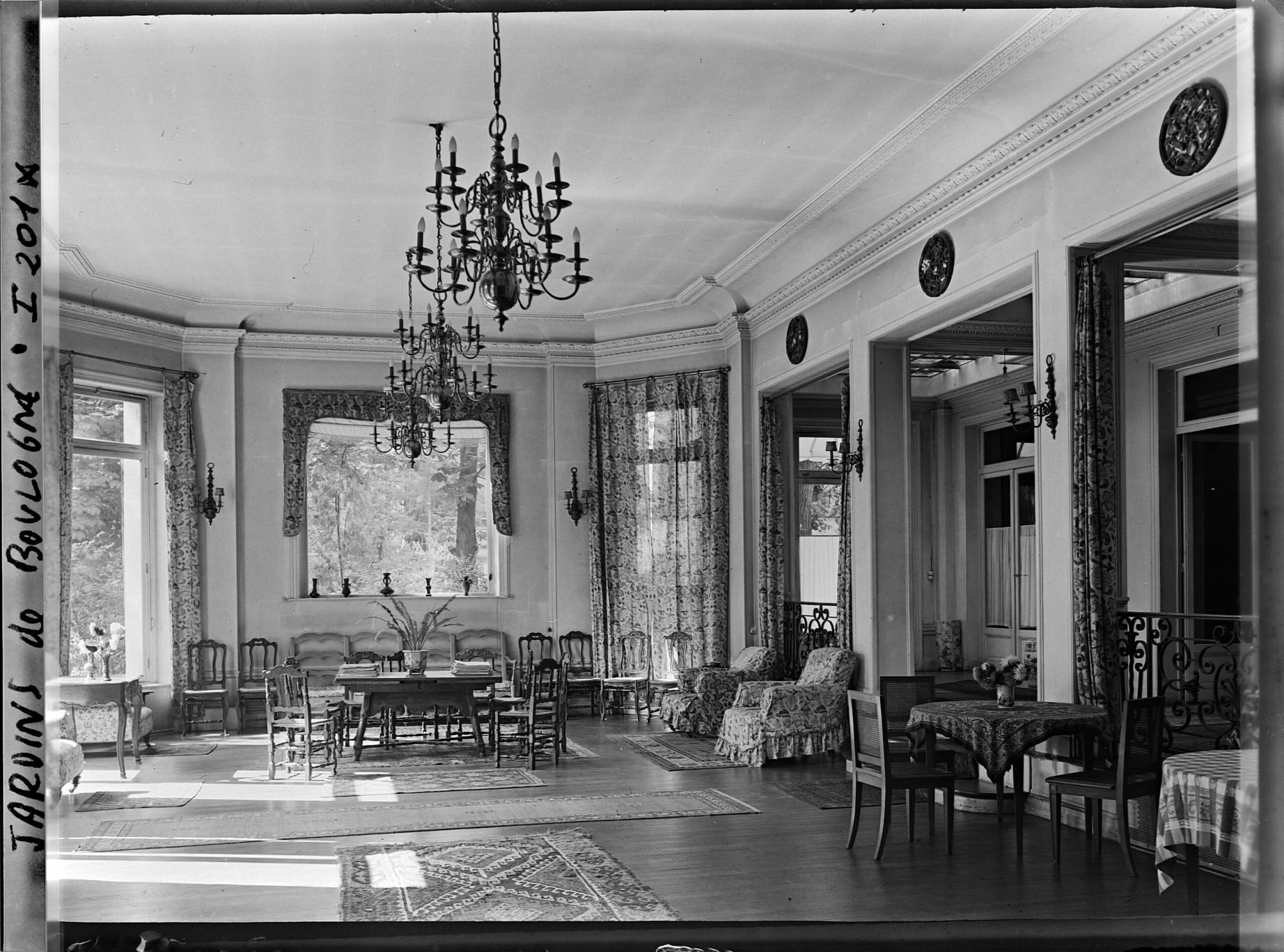 Image représentant Intérieur du salon du cercle Autour du Monde