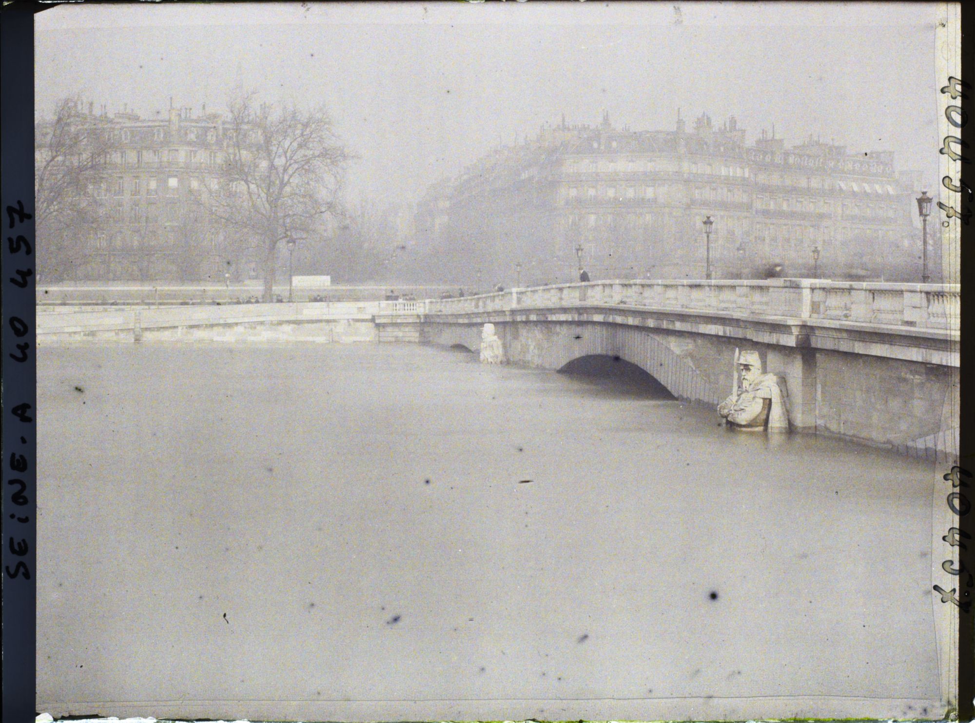 Image représentant La crue de la Seine au pont de l'Alma