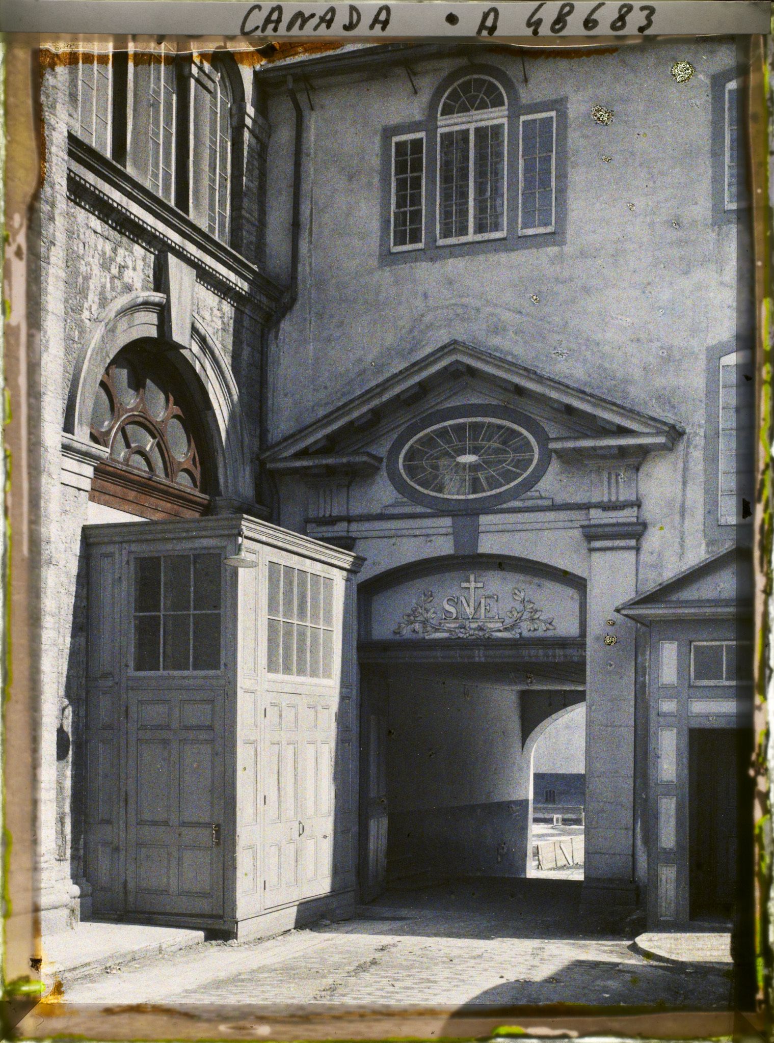 Image représentant Canada, Québec, Entrée de la Cour du Séminaire