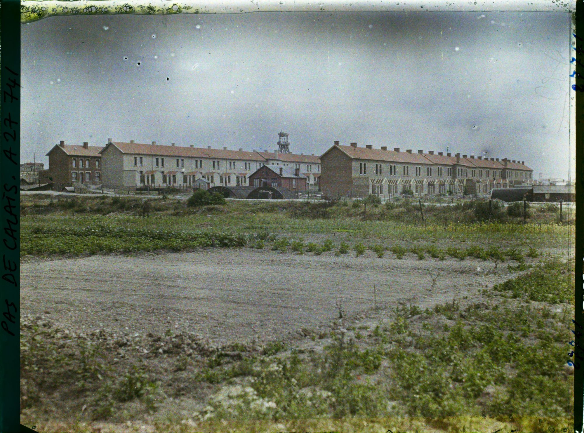 Image représentant France, Lens, Corons achevés en Construction