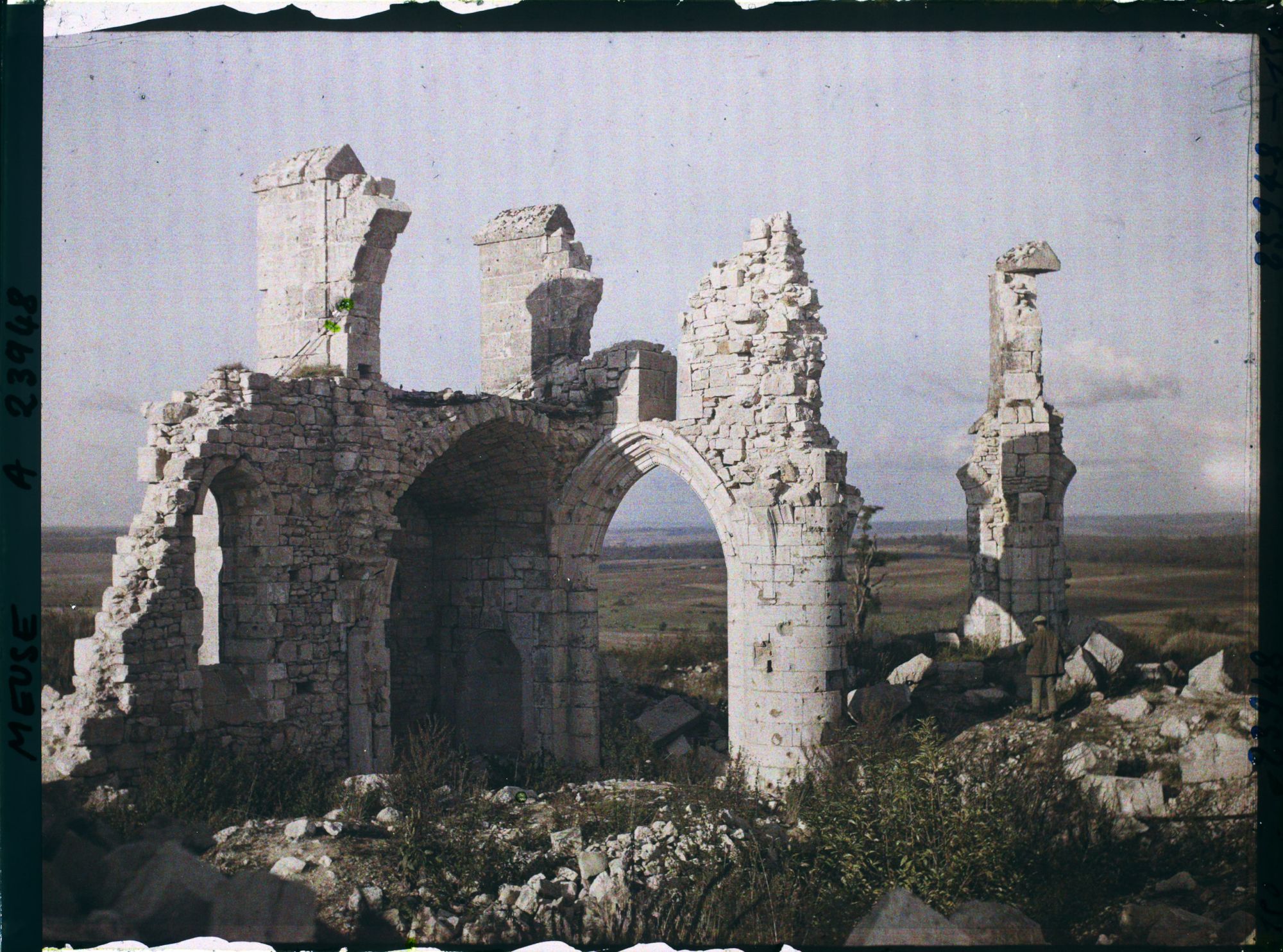 Image représentant France, Montfaucon, Les Ruines de l'Eglise