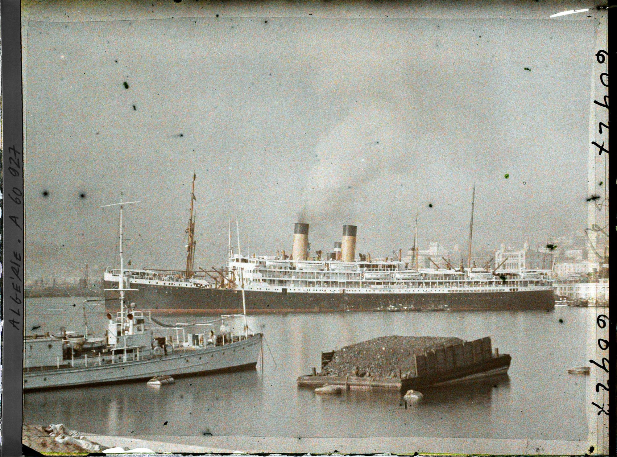 Image représentant Un paquebot dans le port