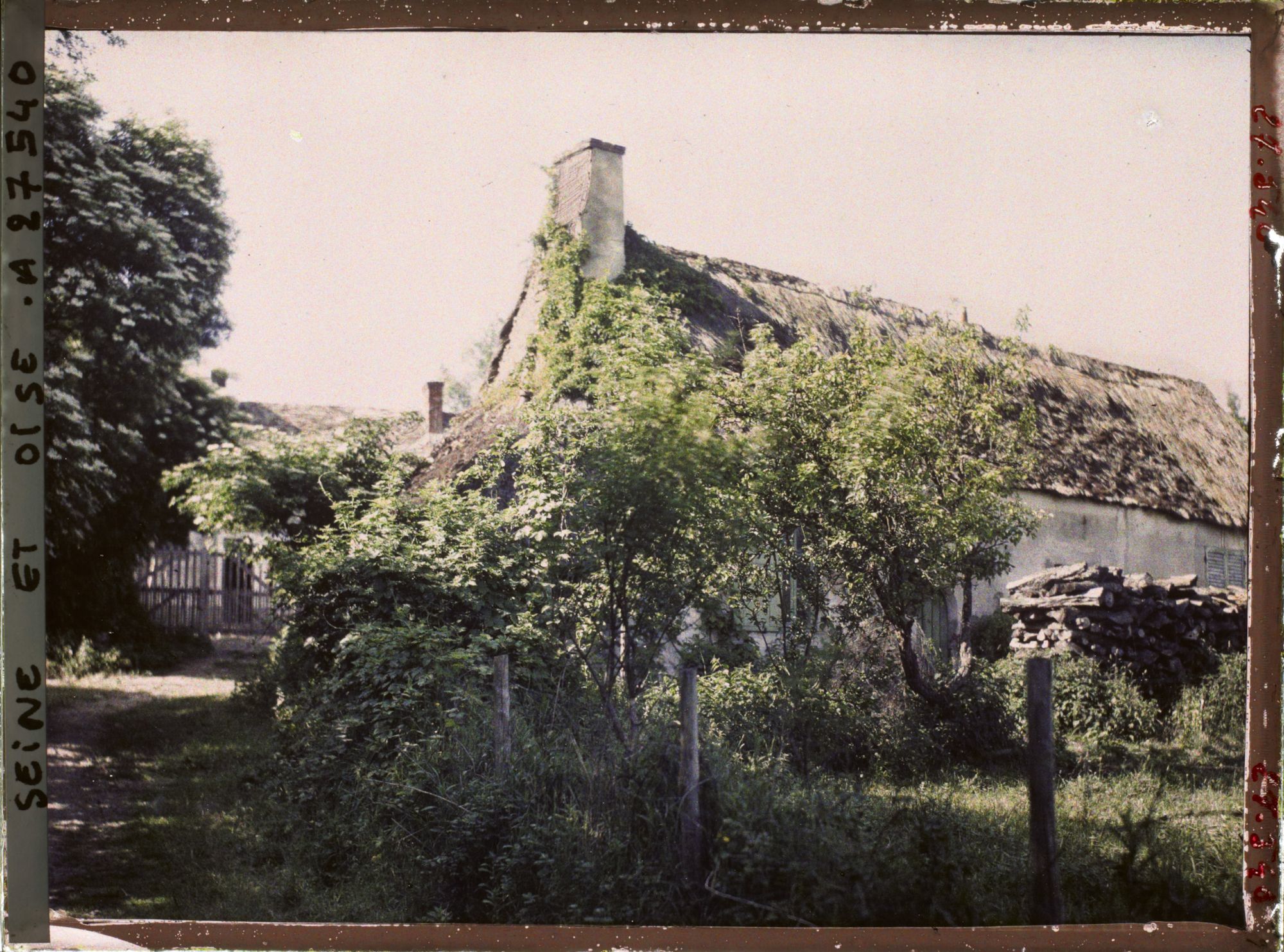 Image représentant France, Les Mesnuls, Un Coin du hameau