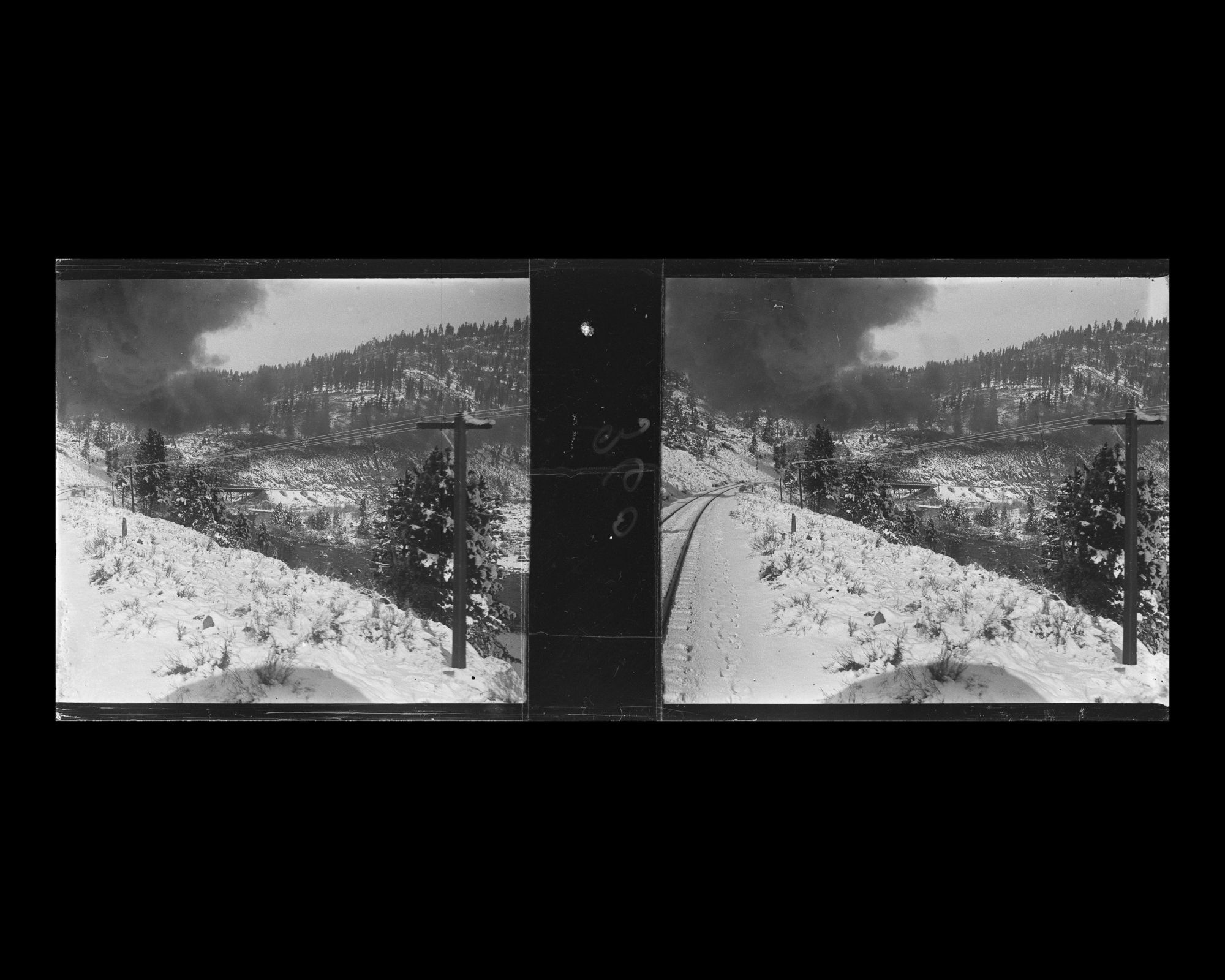 Image représentant La ligne de chemin de fer qui suit le cours de la rivière Truckee dans la Sierra Nevada