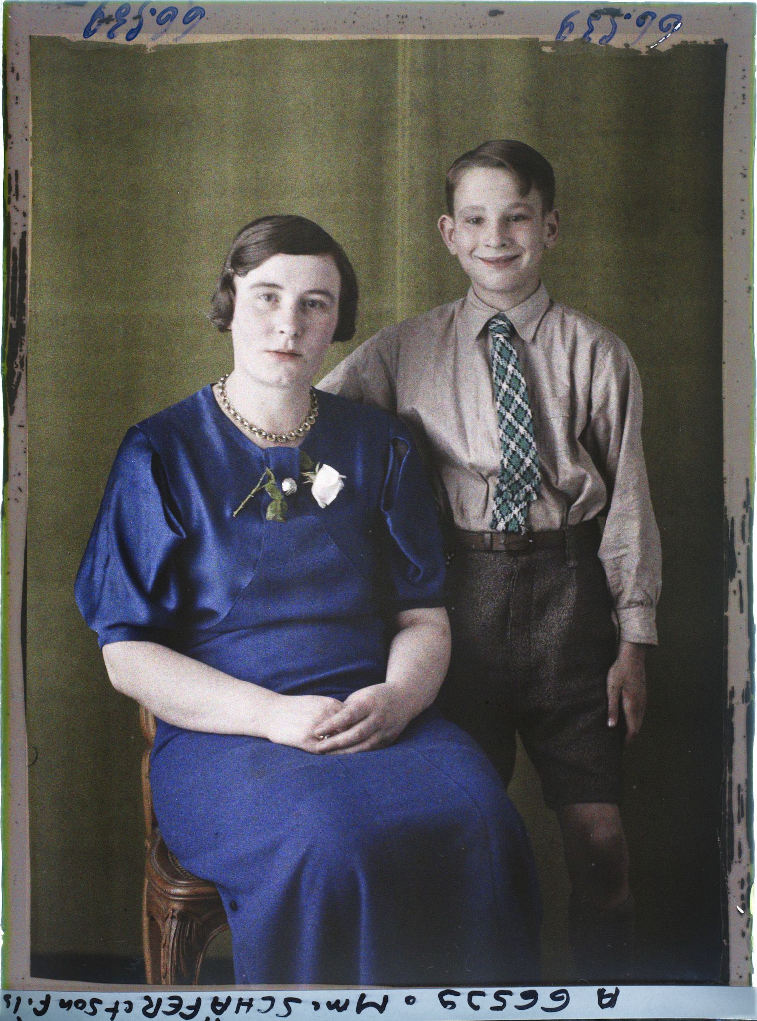 Image représentant https://musee-albert-kahn.s-museum.fr/home/NWQ2OTAwYzNmYjZlZTk1ZWQwODJmMjY4L2dlbmVyaWMtbm90aWNlLXRhYi9hdXRob3JpdHkvNjE3YTc5ZjVjZjhiODk2OGIzMzM3ZDIx/5d6900c3fb6ee95ed082f268/generic-notice-tab/authority/617a79ebcf8b8968b333774a Madame Schäfer et  https://musee-albert-kahn.s-museum.fr/home/NWQ2OTAwYzNmYjZlZTk1ZWQwODJmMjY4L2dlbmVyaWMtbm90aWNlLXRhYi9hdXRob3JpdHkvNjE3YTc5ZjVjZjhiODk2OGIzMzM3ZDIx/5d6900c3fb6ee95ed082f268/generic-notice-tab/authority/617a79ebcf8b8968b333774b son fils