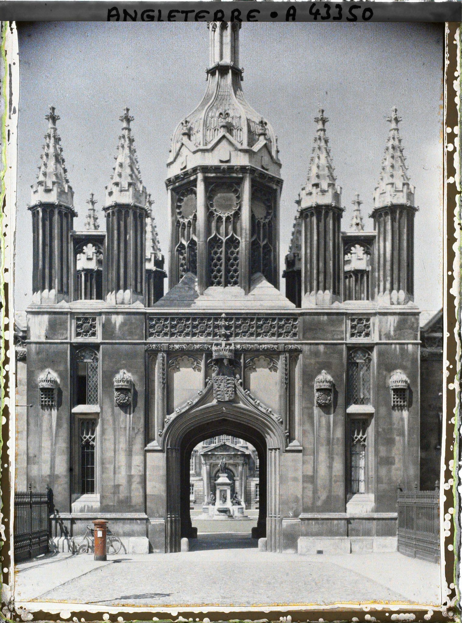 Image représentant L'entrée du King's College