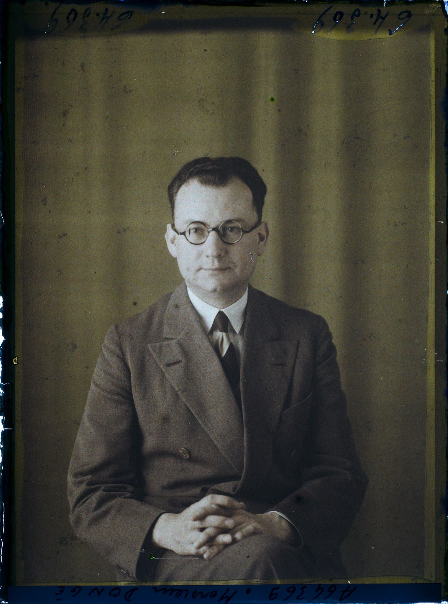 Image représentant https://musee-albert-kahn.s-museum.fr/home/NWQ2OTAwYzNmYjZlZTk1ZWQwODJmMjY4L2dlbmVyaWMtbm90aWNlLXRhYi9hdXRob3JpdHkvNjE3YTc5ZjVjZjhiODk2OGIzMzM3ZDIx/5d6900c3fb6ee95ed082f268/generic-notice-tab/authority/617a79ebcf8b8968b3336bca Monsieur Dongé