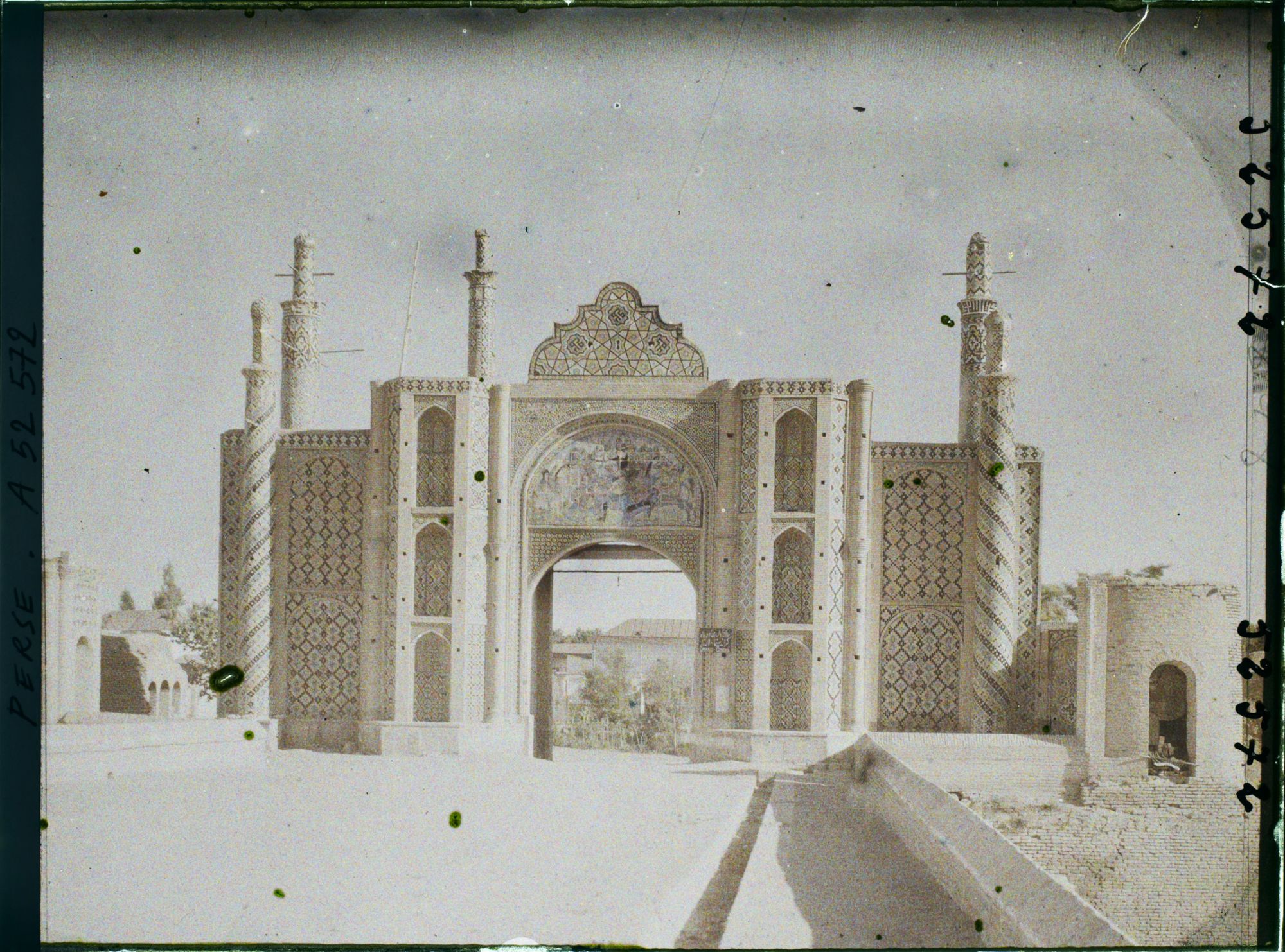 Image représentant Darvaseh-Dowlat, l'une des portes de la ville