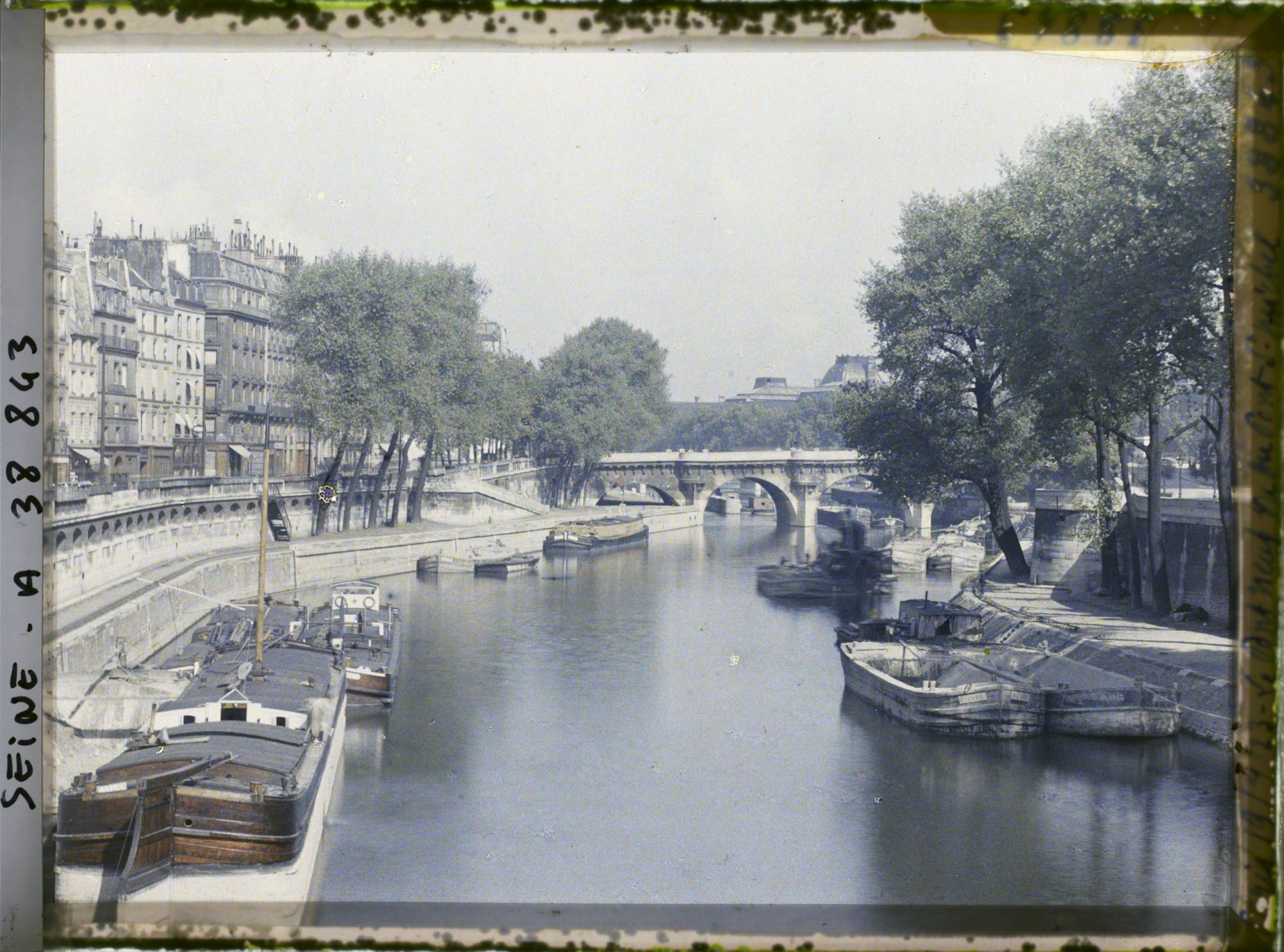 Image représentant Le quai des Grands-Augustins et le Pont-Neuf depuis le pont Saint-Michel