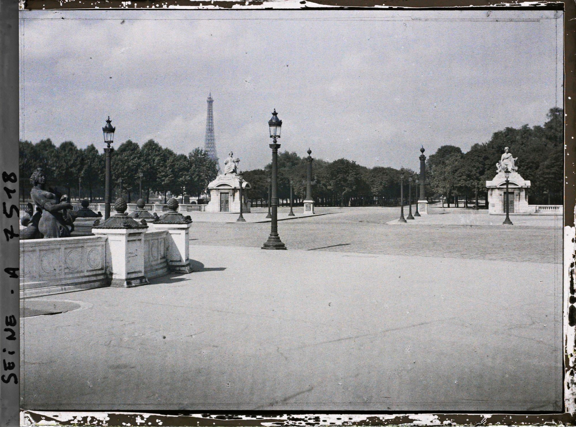 Image représentant La place de la Concorde et le début de l'avenue des Champs-Elysées