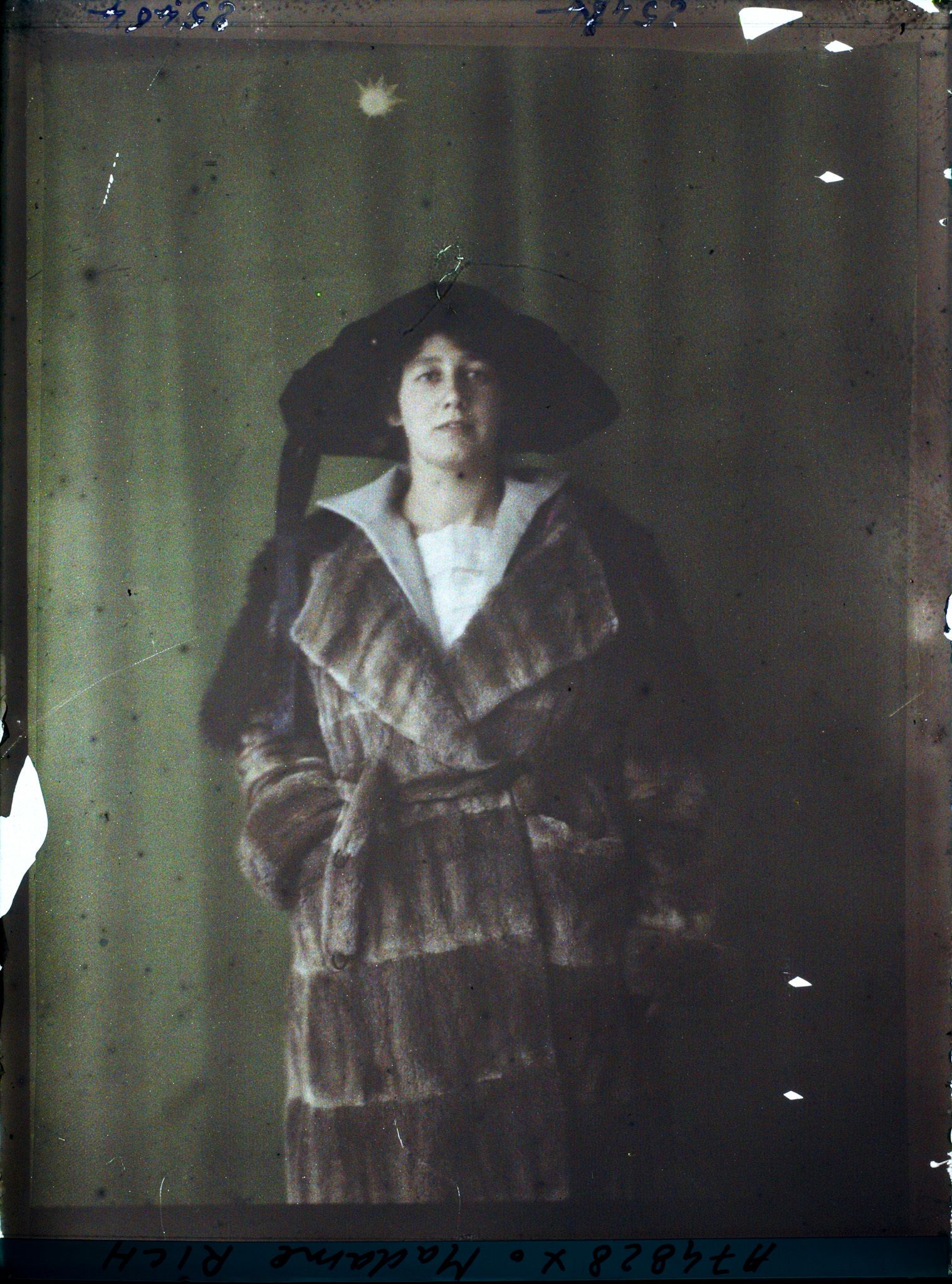 Image représentant https://musee-albert-kahn.s-museum.fr/home/NWQ2OTAwYzNmYjZlZTk1ZWQwODJmMjY4L2dlbmVyaWMtbm90aWNlLXRhYi9hdXRob3JpdHkvNjE3YTc5ZjVjZjhiODk2OGIzMzM3ZDIx/5d6900c3fb6ee95ed082f268/generic-notice-tab/authority/617a79ebcf8b8968b3337667 Madame Rich