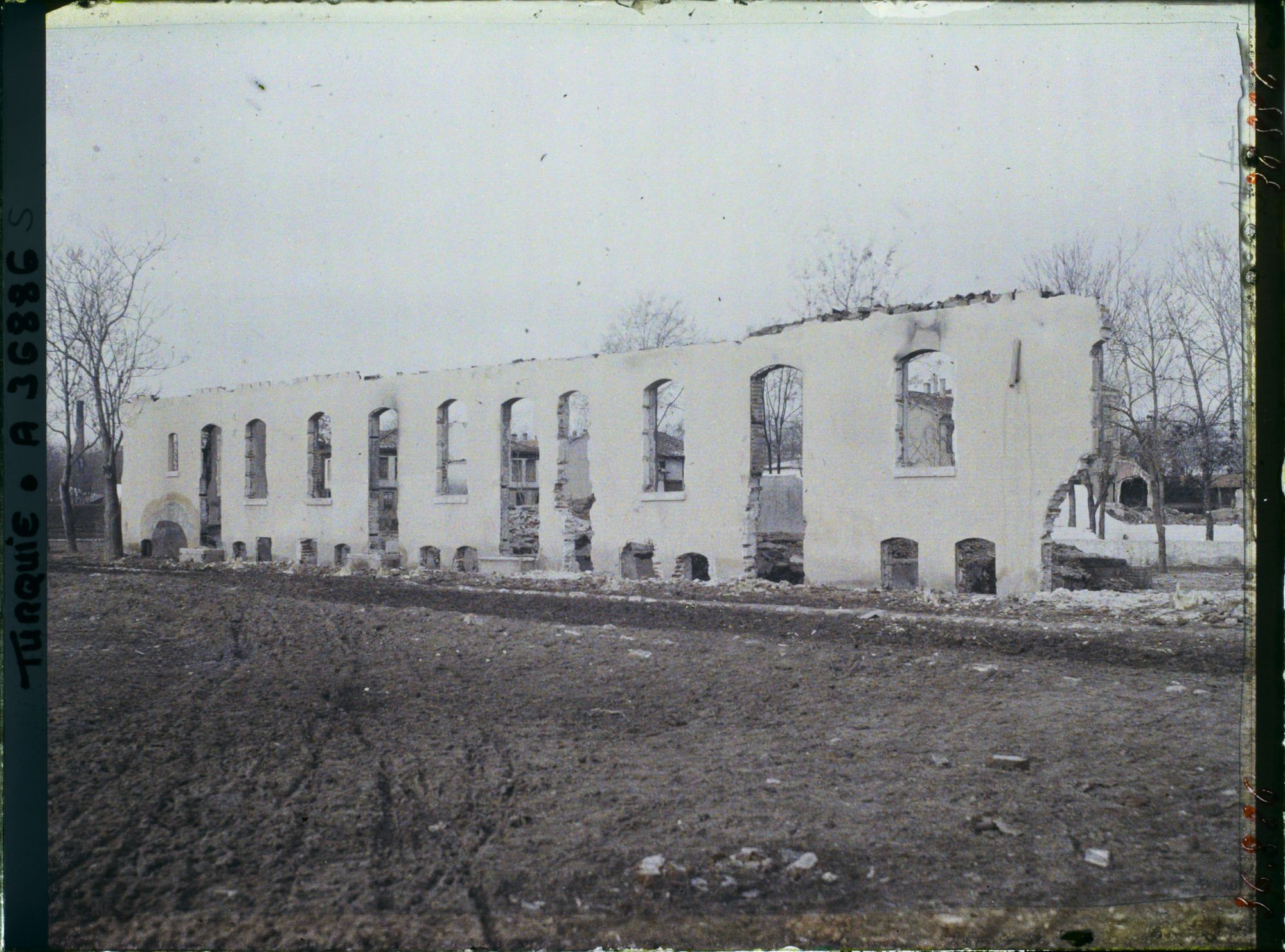 Image représentant Turquie, Eski-Ckehir, Maison incendiée