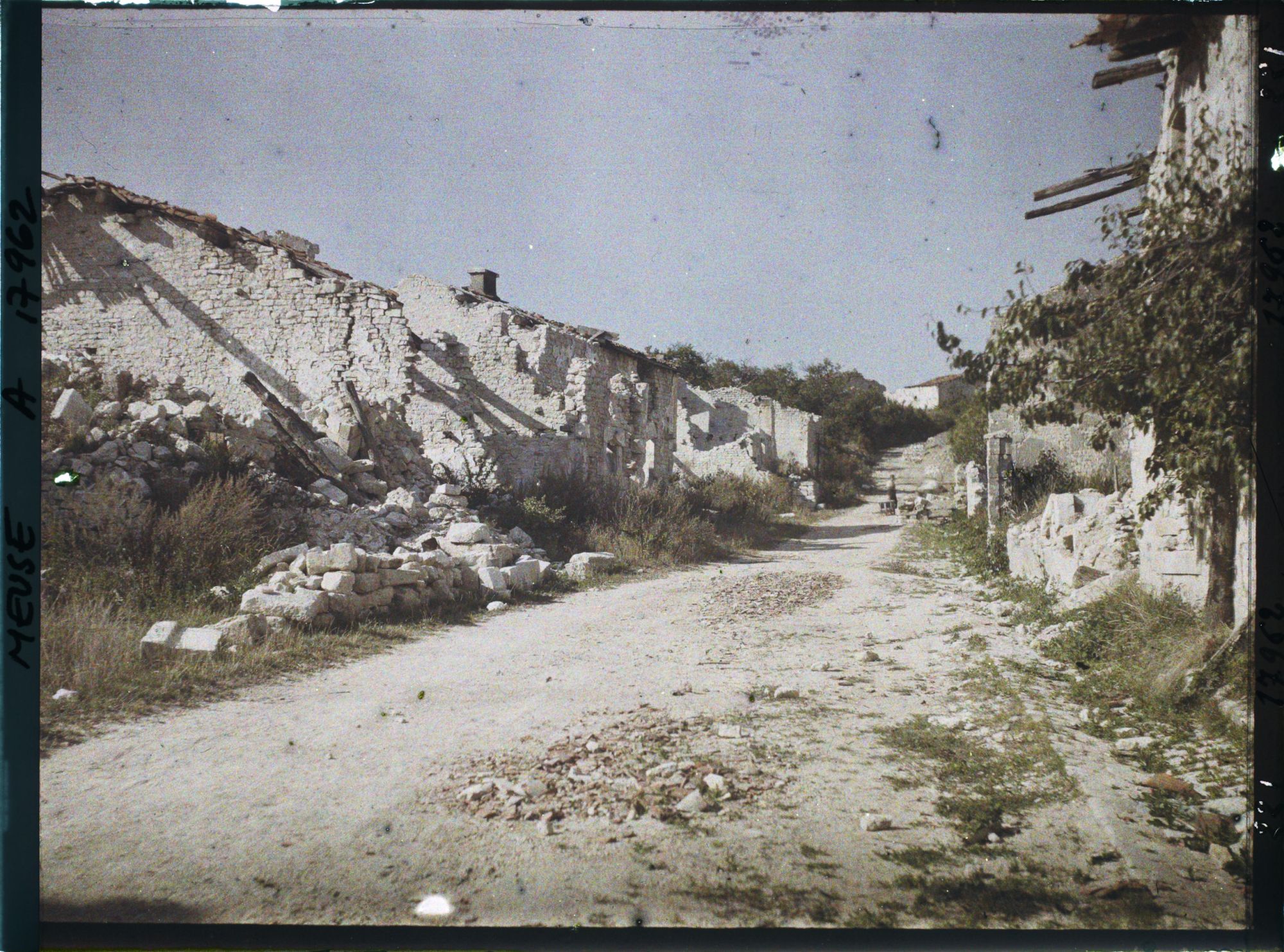 Image représentant France, Haudiomont, Une rue prise de l'Eglise