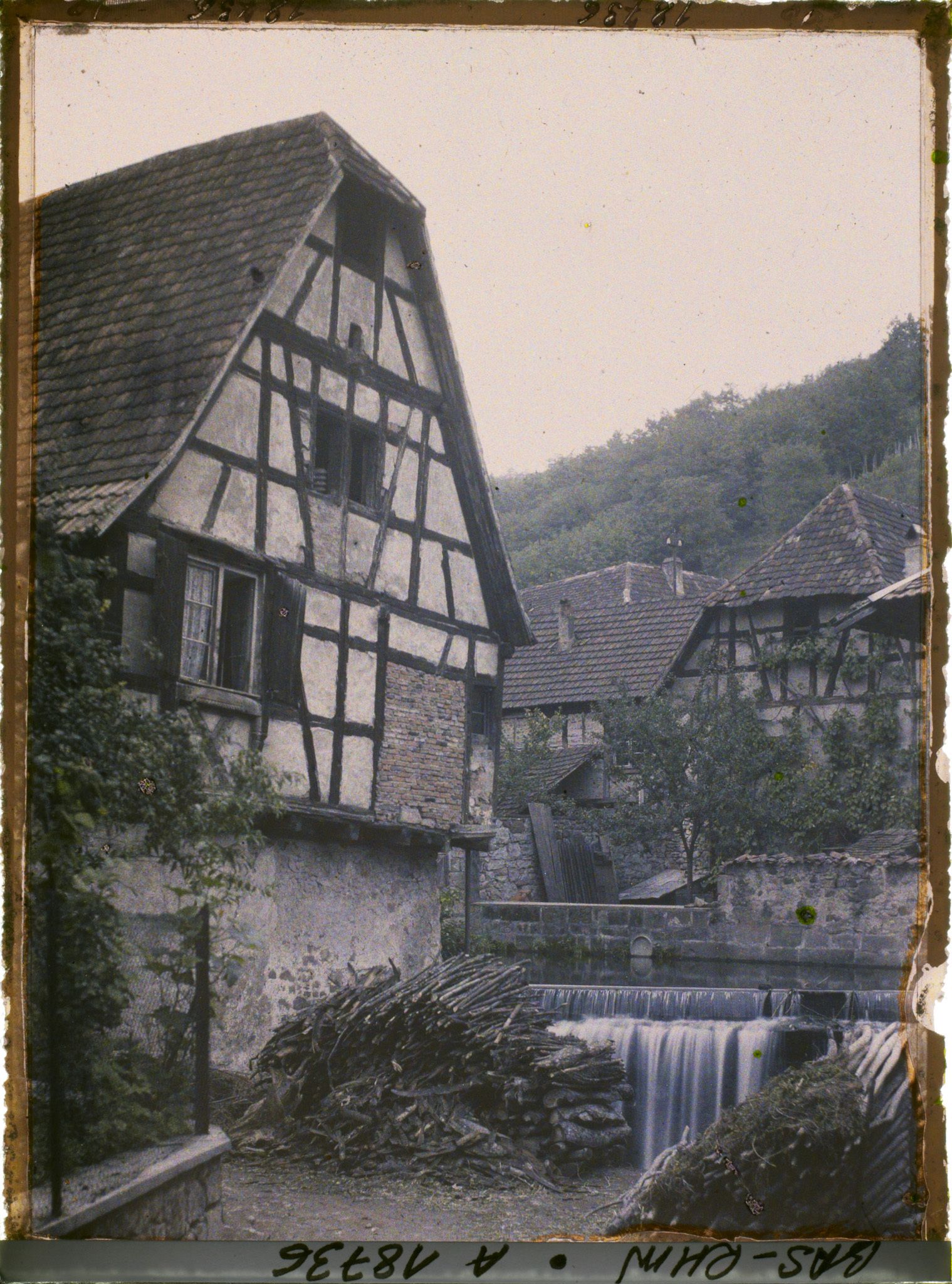 Image représentant France, Andlau, Vieilles Maisons et petite chute de la Rivière d'Andlau