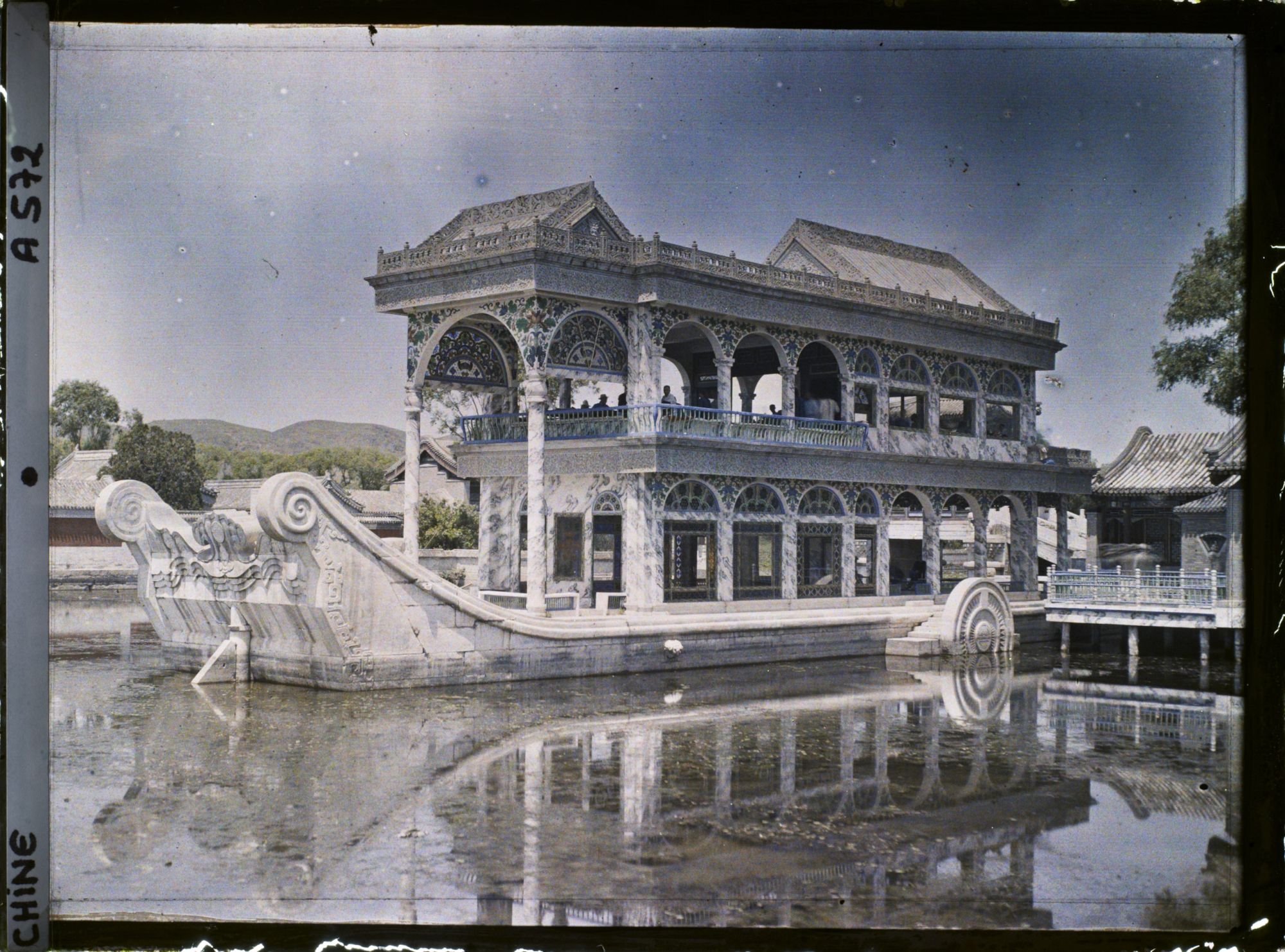 Image représentant La barque ornementale en marbre Qingyanfang, palais d'Été Yiheyuan ("  jardin de la Concorde Entretenue  ")