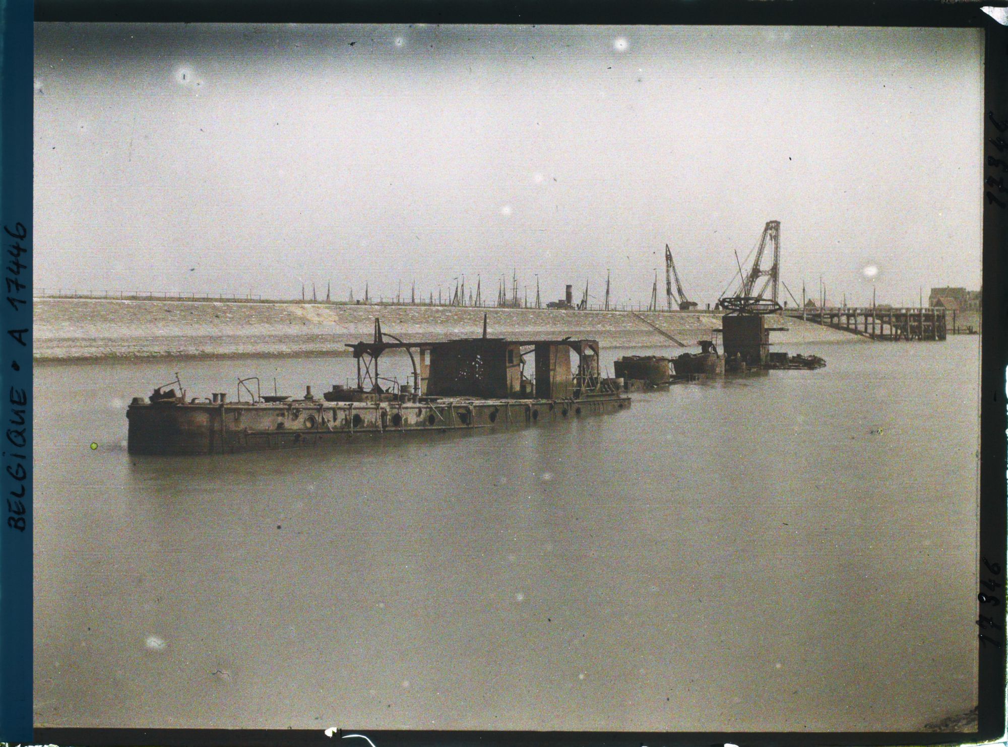 Image représentant Belgique, Zee Brugge, L'"Ephigeni" coulé à l'entrée du Chenal