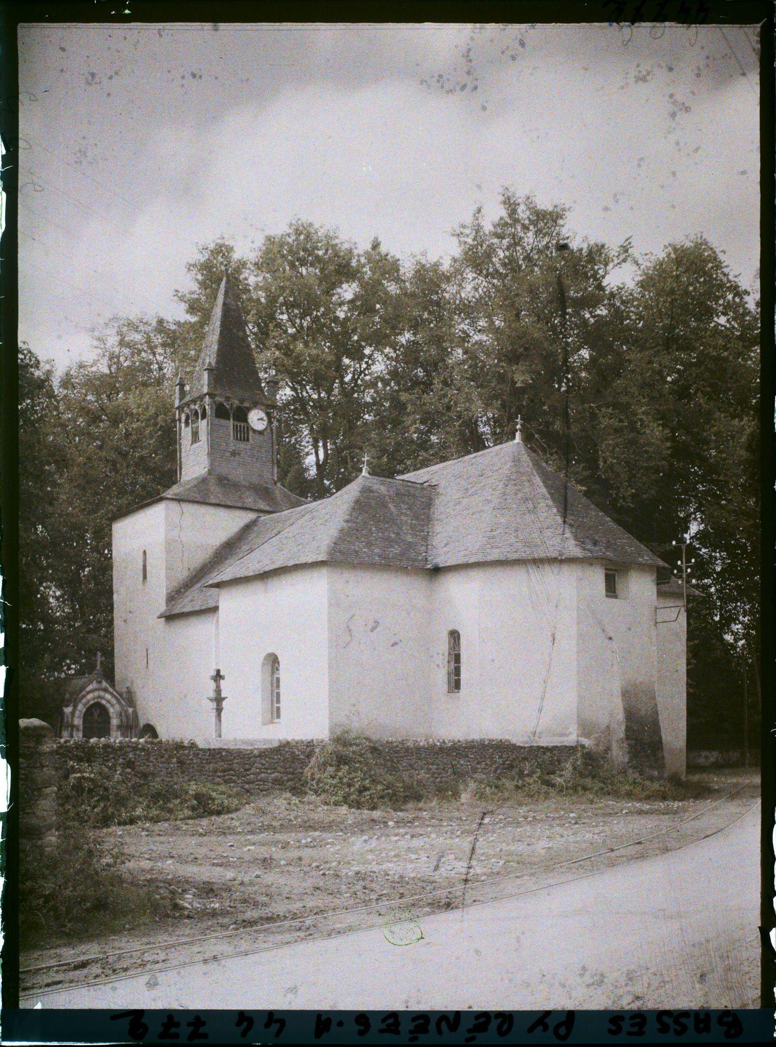 Image représentant France , Tardets, Eglise de Trois-Villes près Tardets (Pays de d'Artagnan des "3 Mousquetaires"