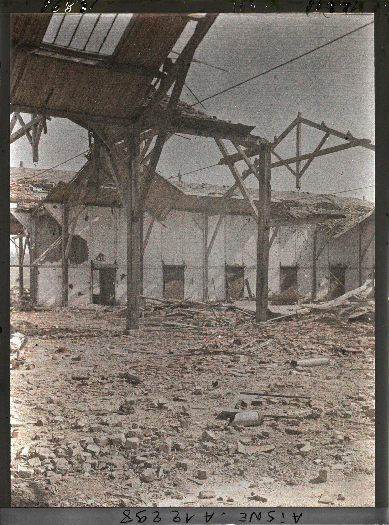 Image représentant Les magasins généraux détruits