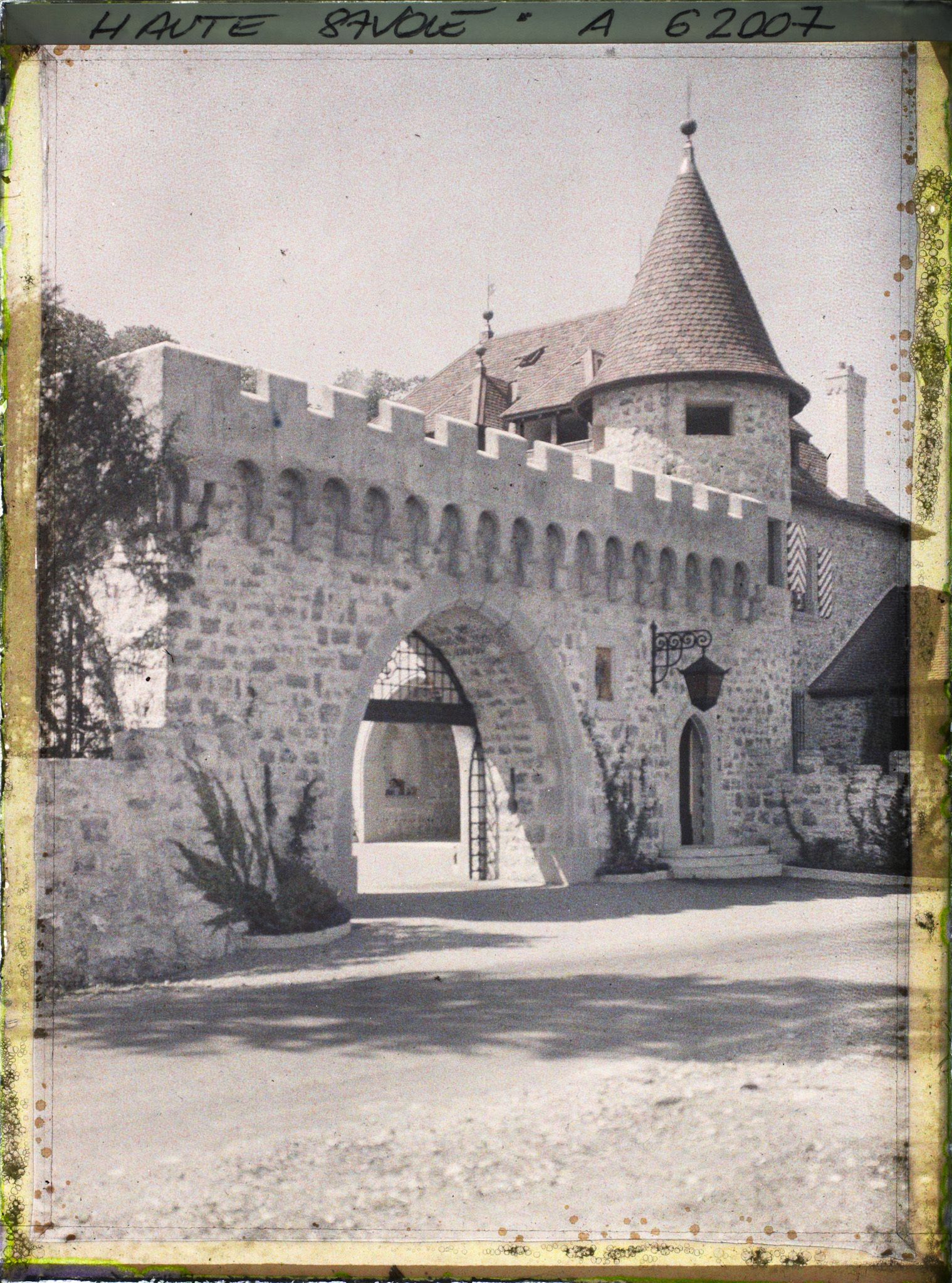 Image représentant Entrée du château de Tourronde