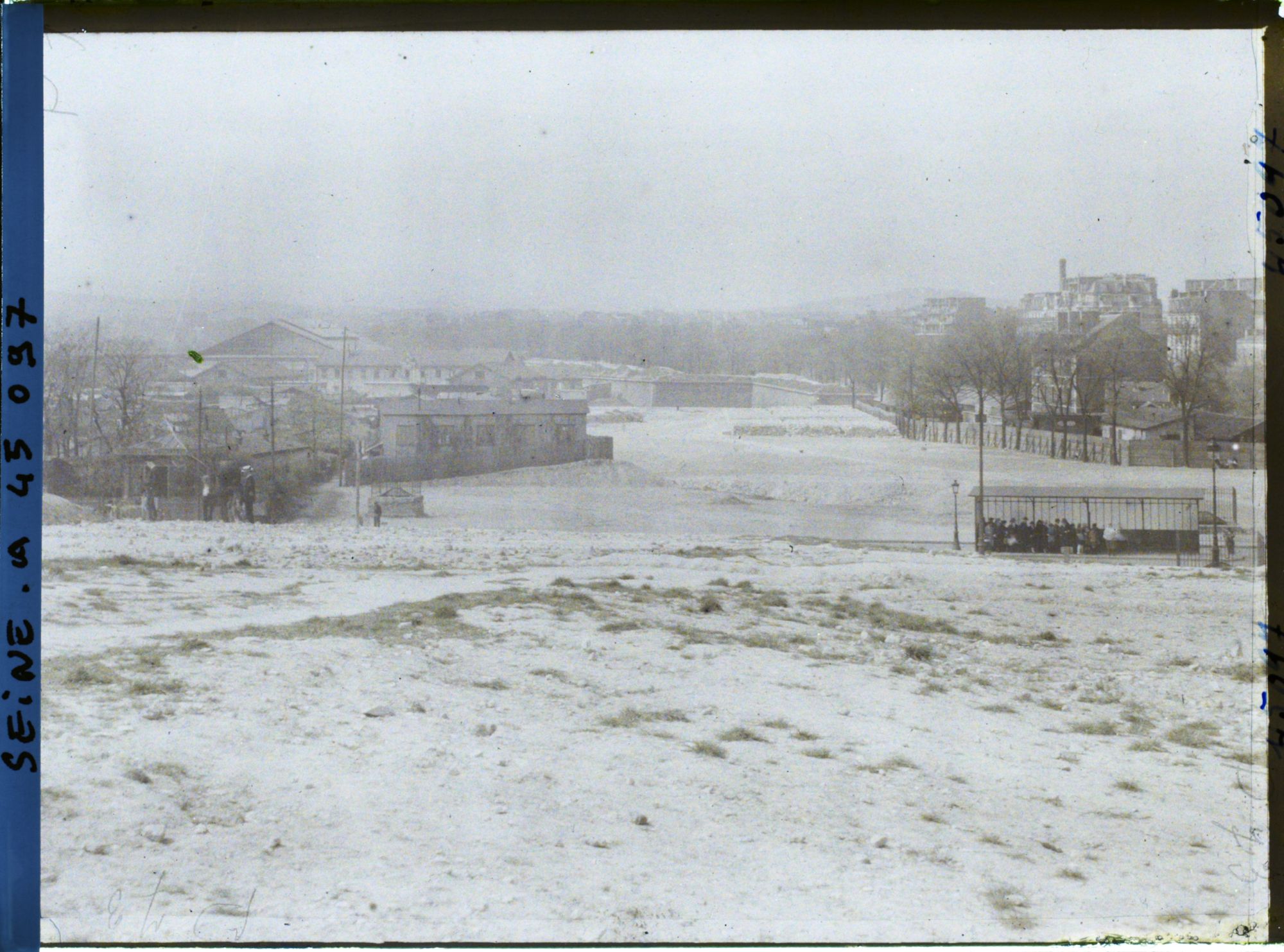 Image représentant L'emplacement des anciennes fortifications à la porte de Versailles