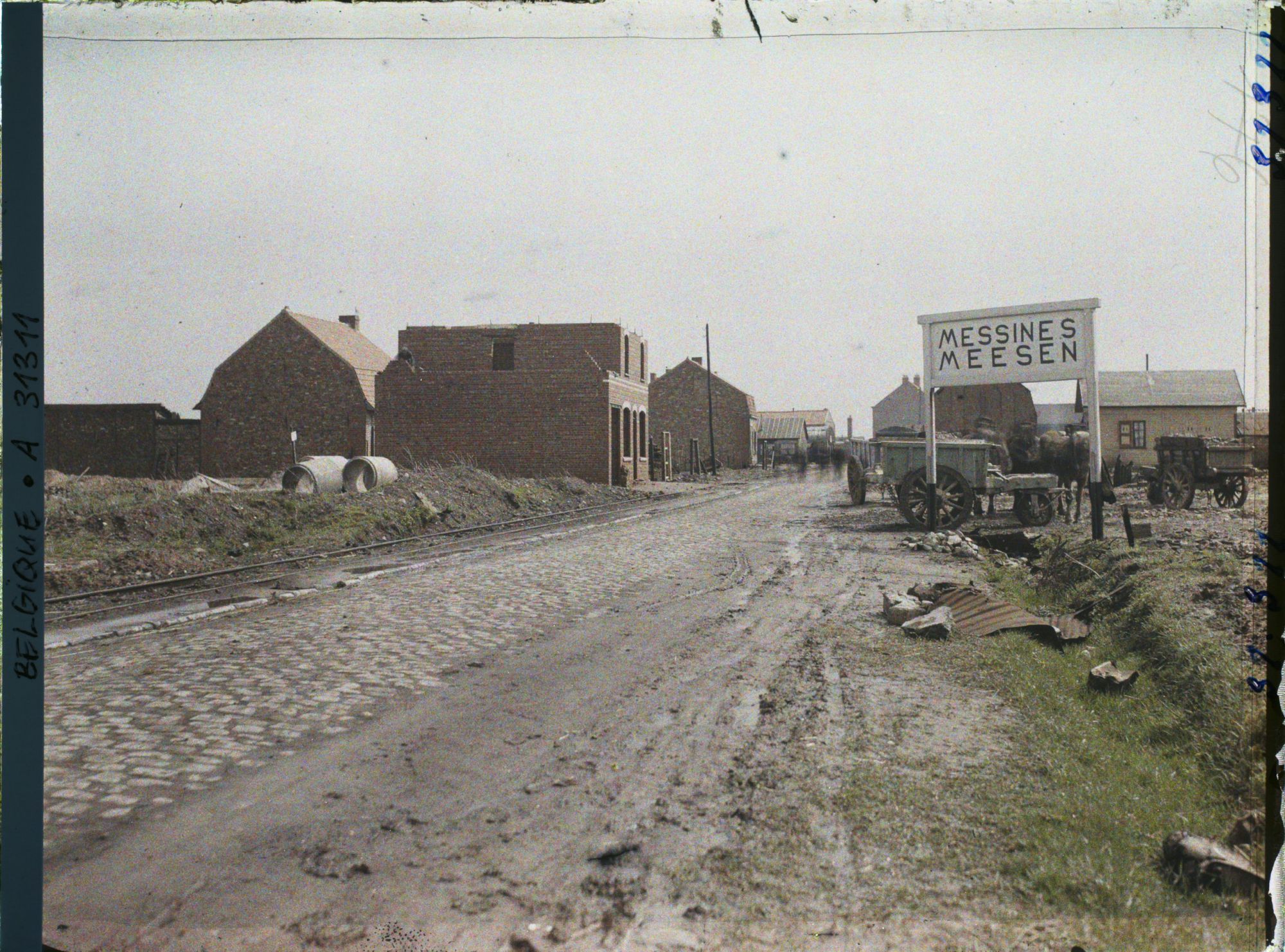 Image représentant Belgique, Messines, L'Entrée du Village