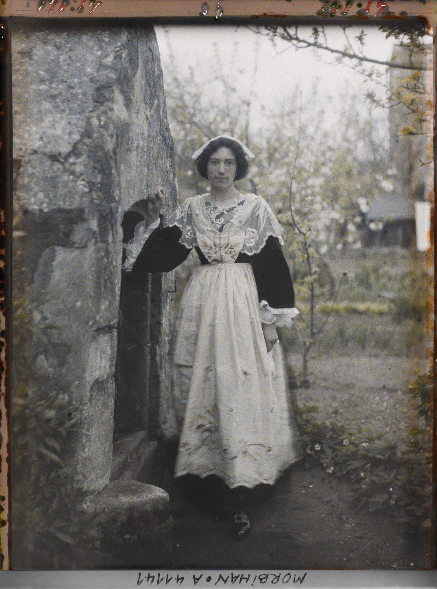 Image représentant Madame Caudal en costume d'Auray