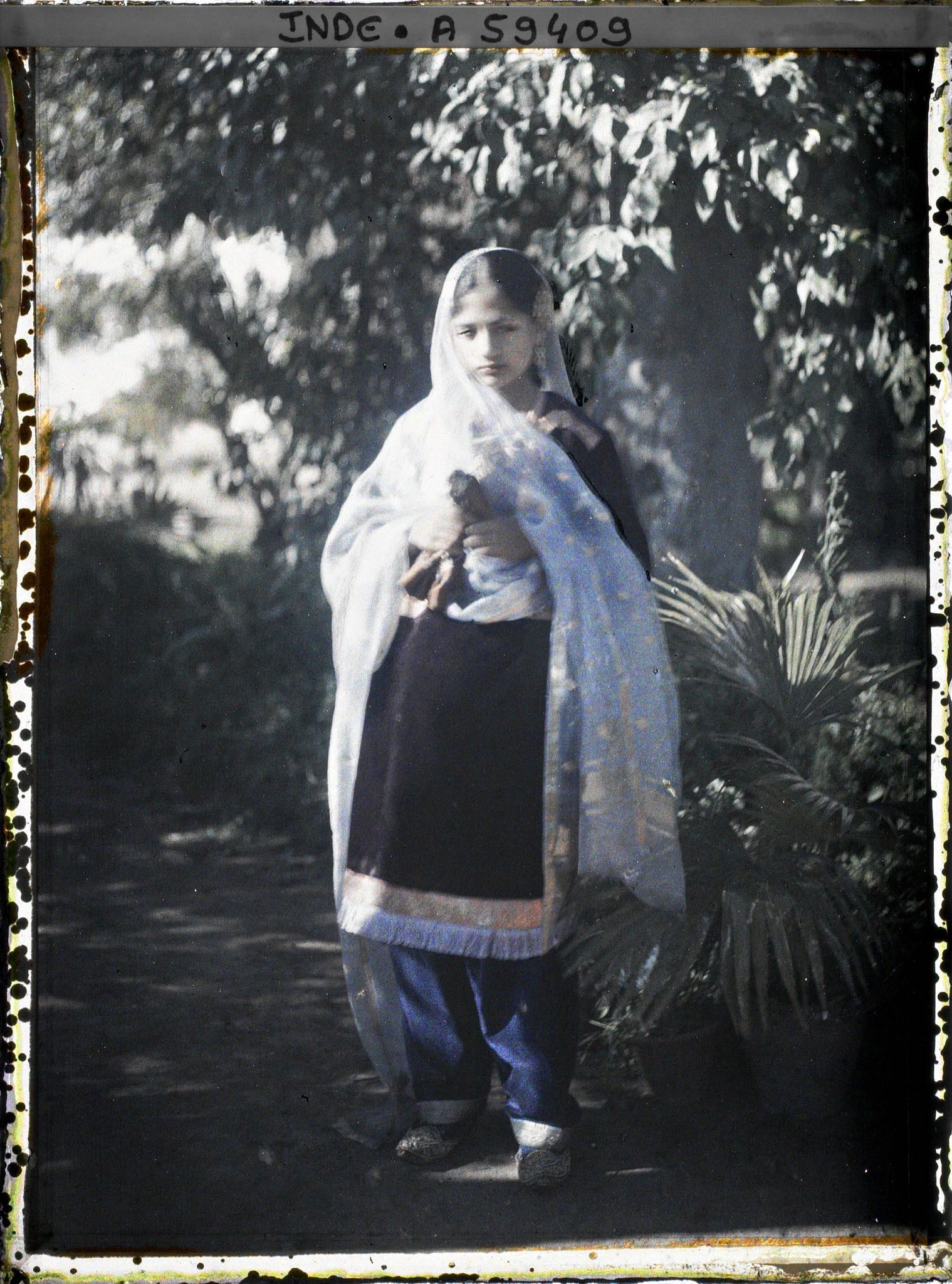 Image représentant Jeune fille musulmane en tenue de fête