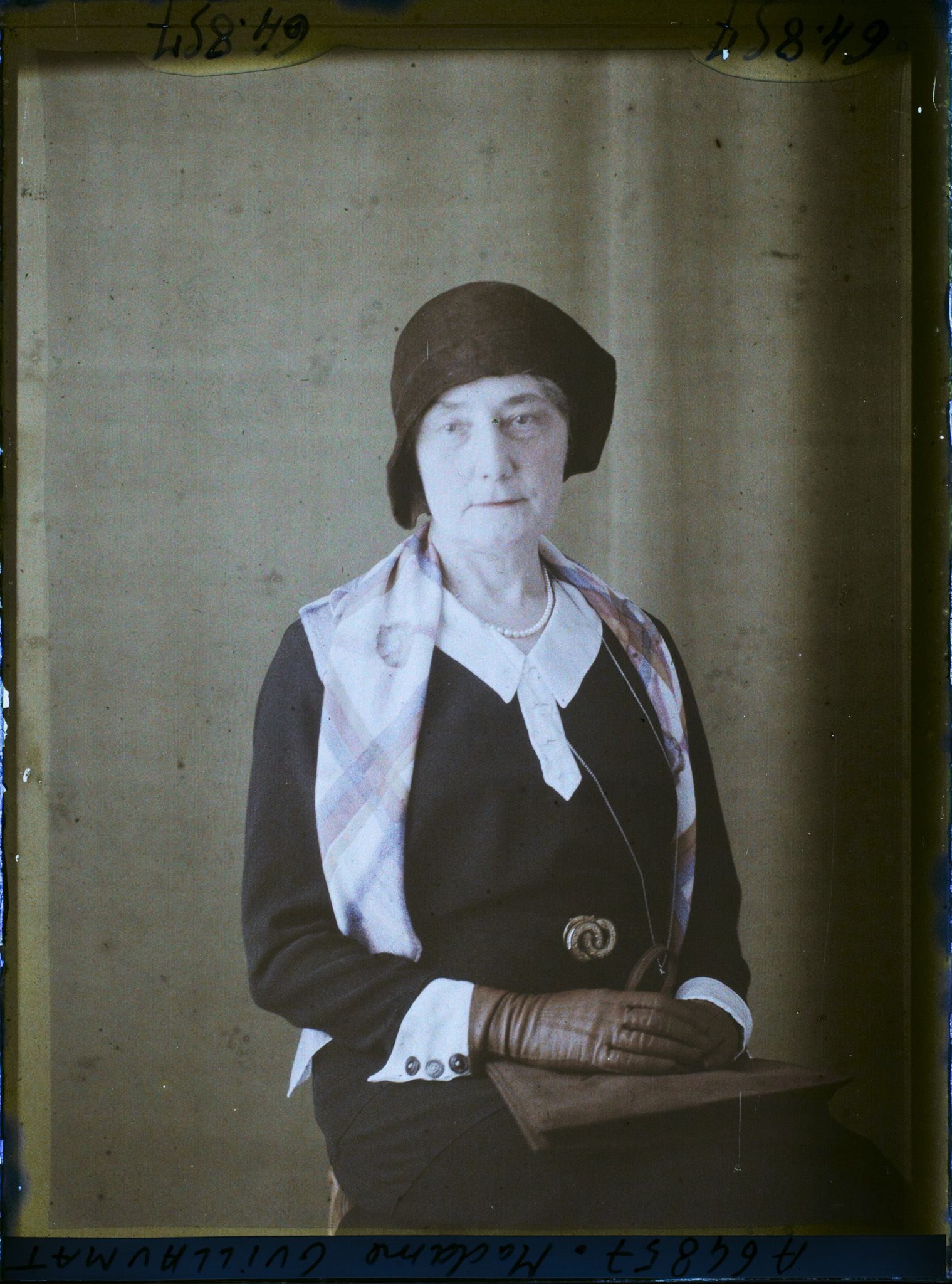 Image représentant https://musee-albert-kahn.s-museum.fr/home/NWQ2OTAwYzNmYjZlZTk1ZWQwODJmMjY4L2dlbmVyaWMtbm90aWNlLXRhYi9hdXRob3JpdHkvNjE3YTc5ZjVjZjhiODk2OGIzMzM3ZDIx/5d6900c3fb6ee95ed082f268/generic-notice-tab/authority/617a79ebcf8b8968b3336ebf Madame Louise Guillaumat