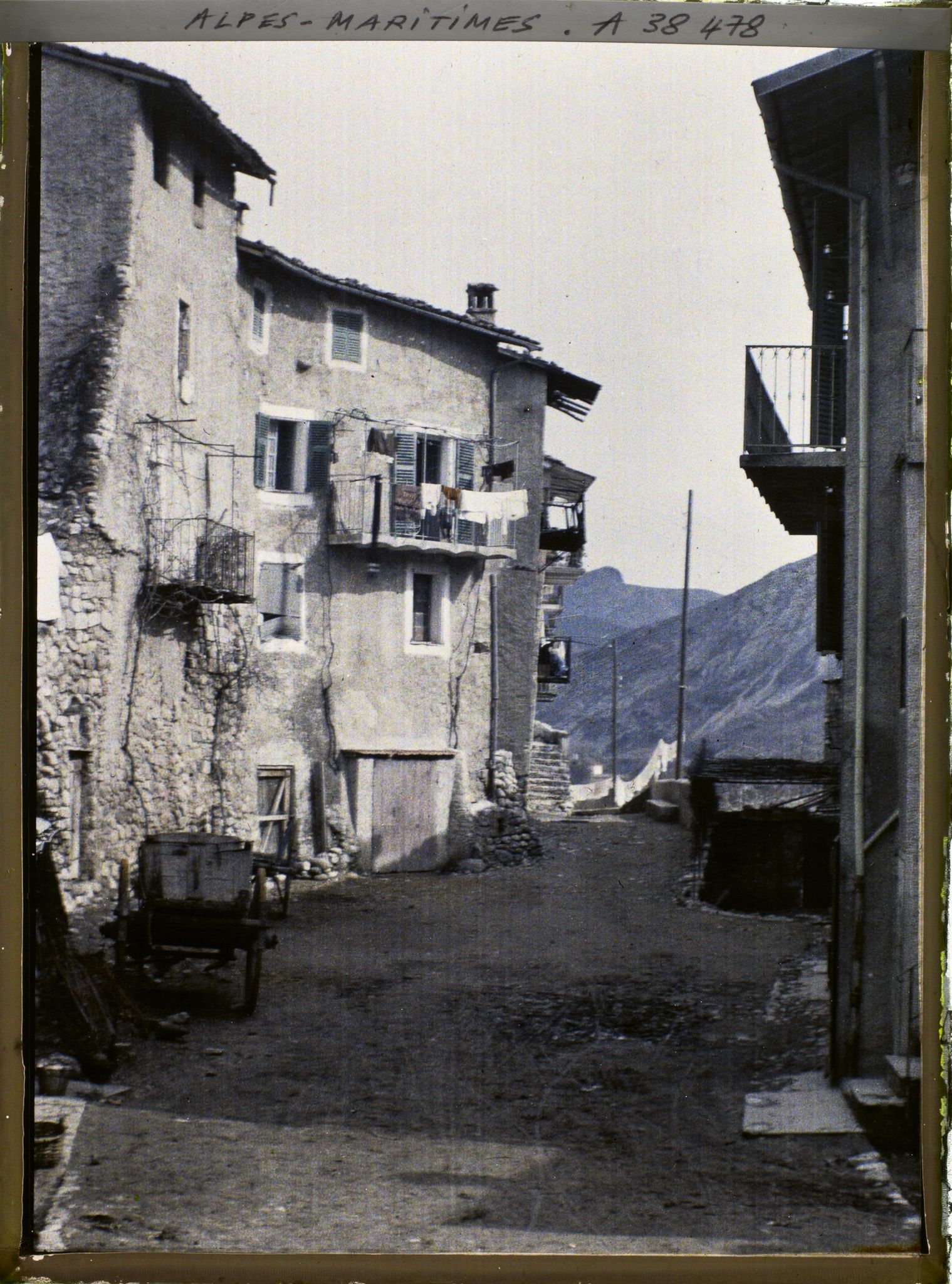 Image représentant Une rue dans le village