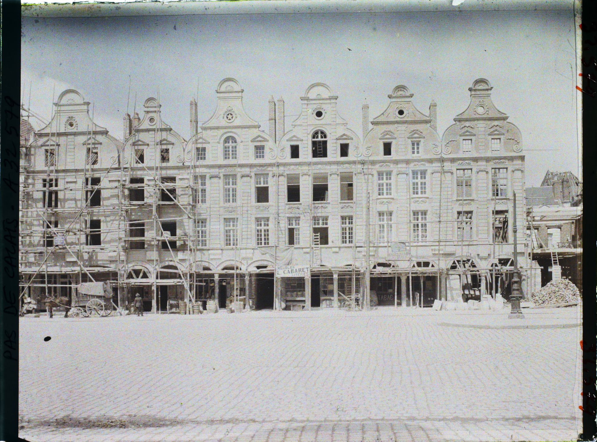 Image représentant France, Arras, Petite Place Sud, maisons reconstruites dans leur Style