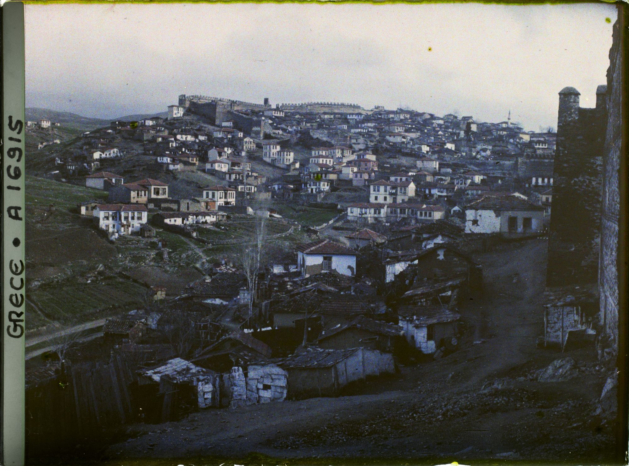 Image représentant Grèce, Salonique, Vue prise derrière les remparts