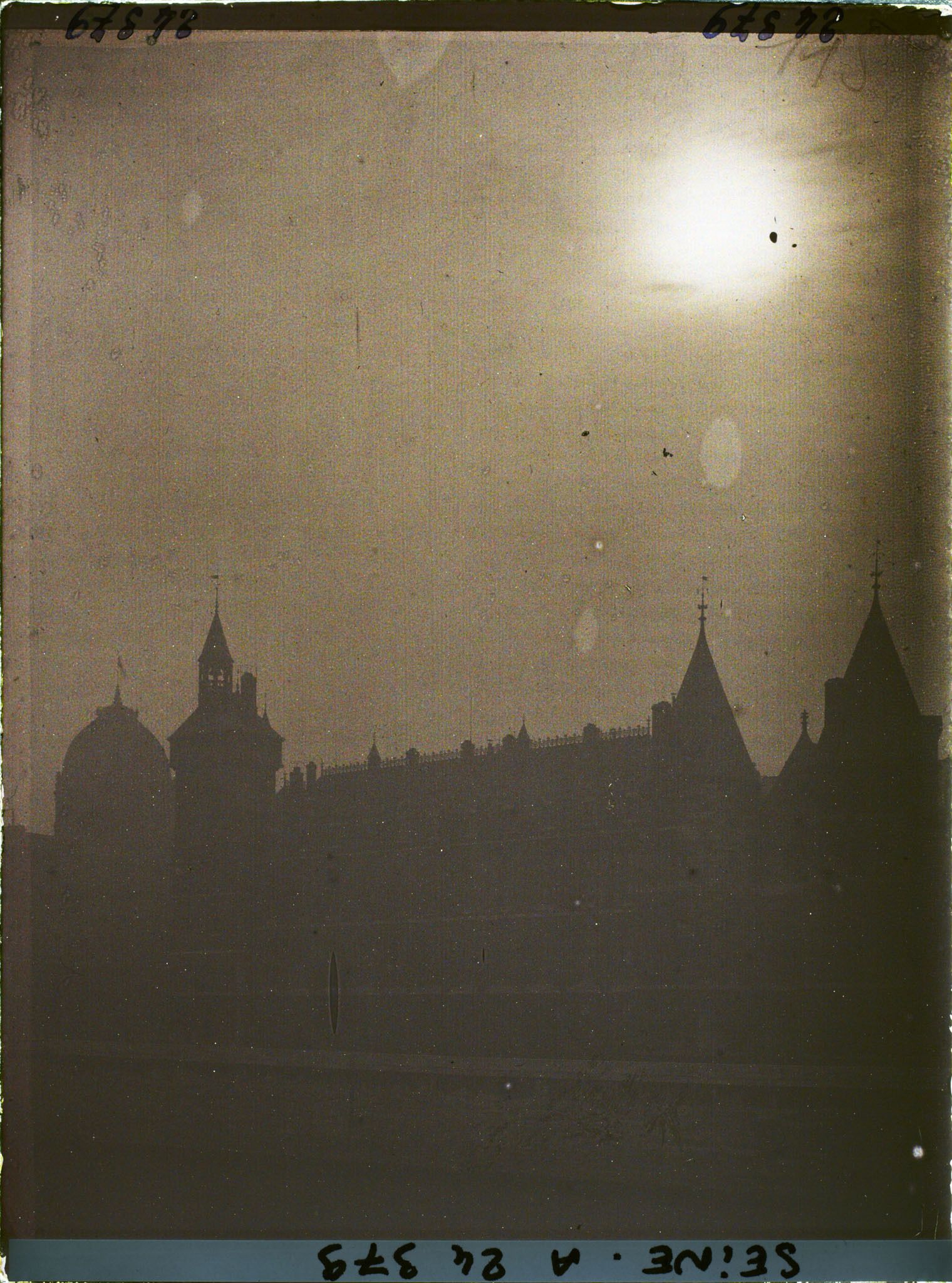 Image représentant Le Palais de Justice dans le brouillard