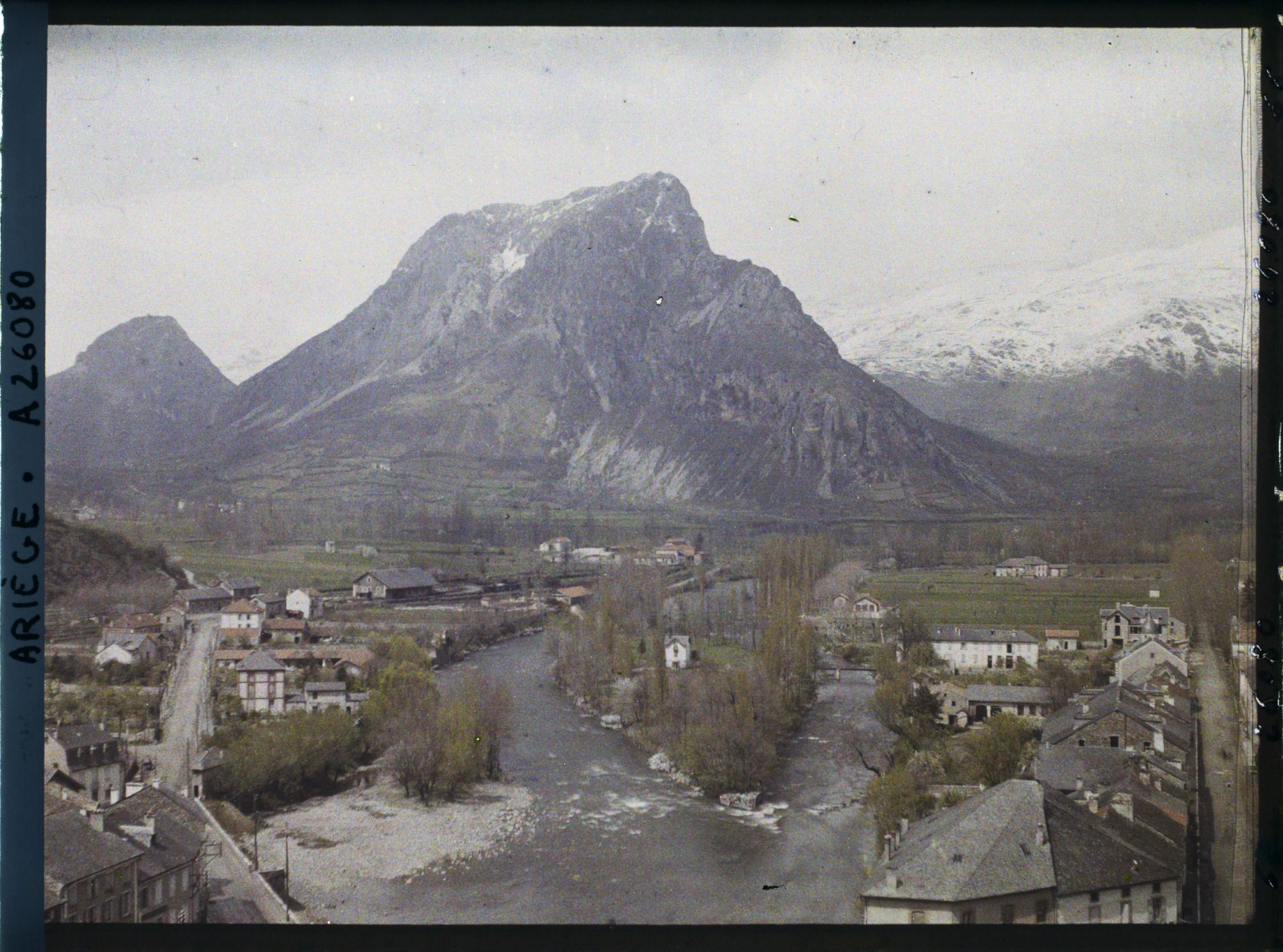 Image représentant L'Ariège vers l'aval et le Soudour, vue prise du Castella