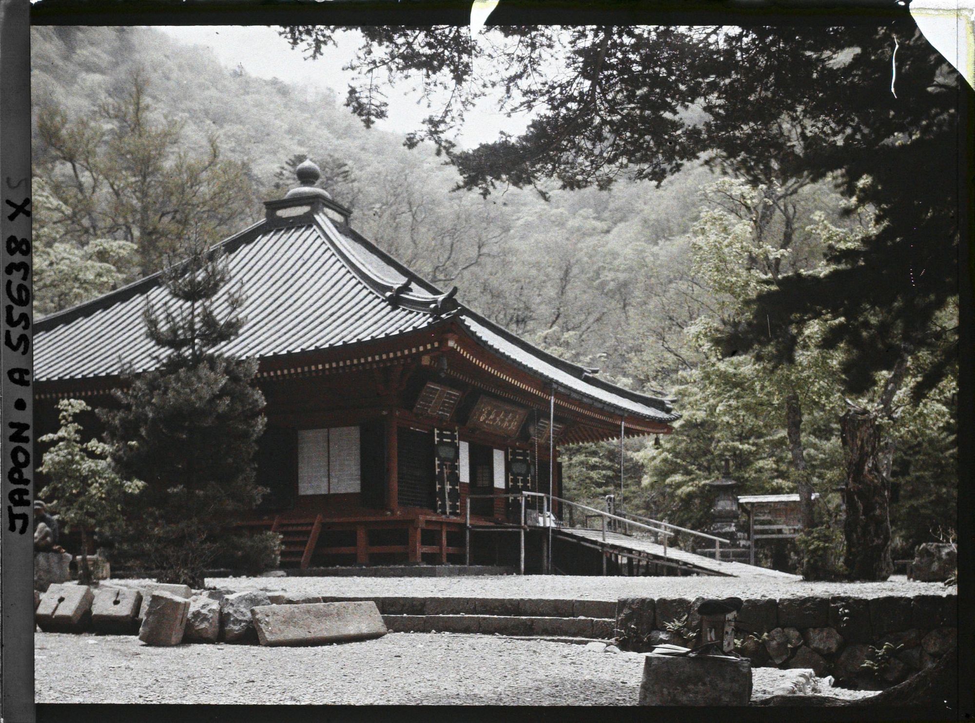 Image représentant Temple Tachiki Kannon, sur la rive orientale du lac Chuzenji