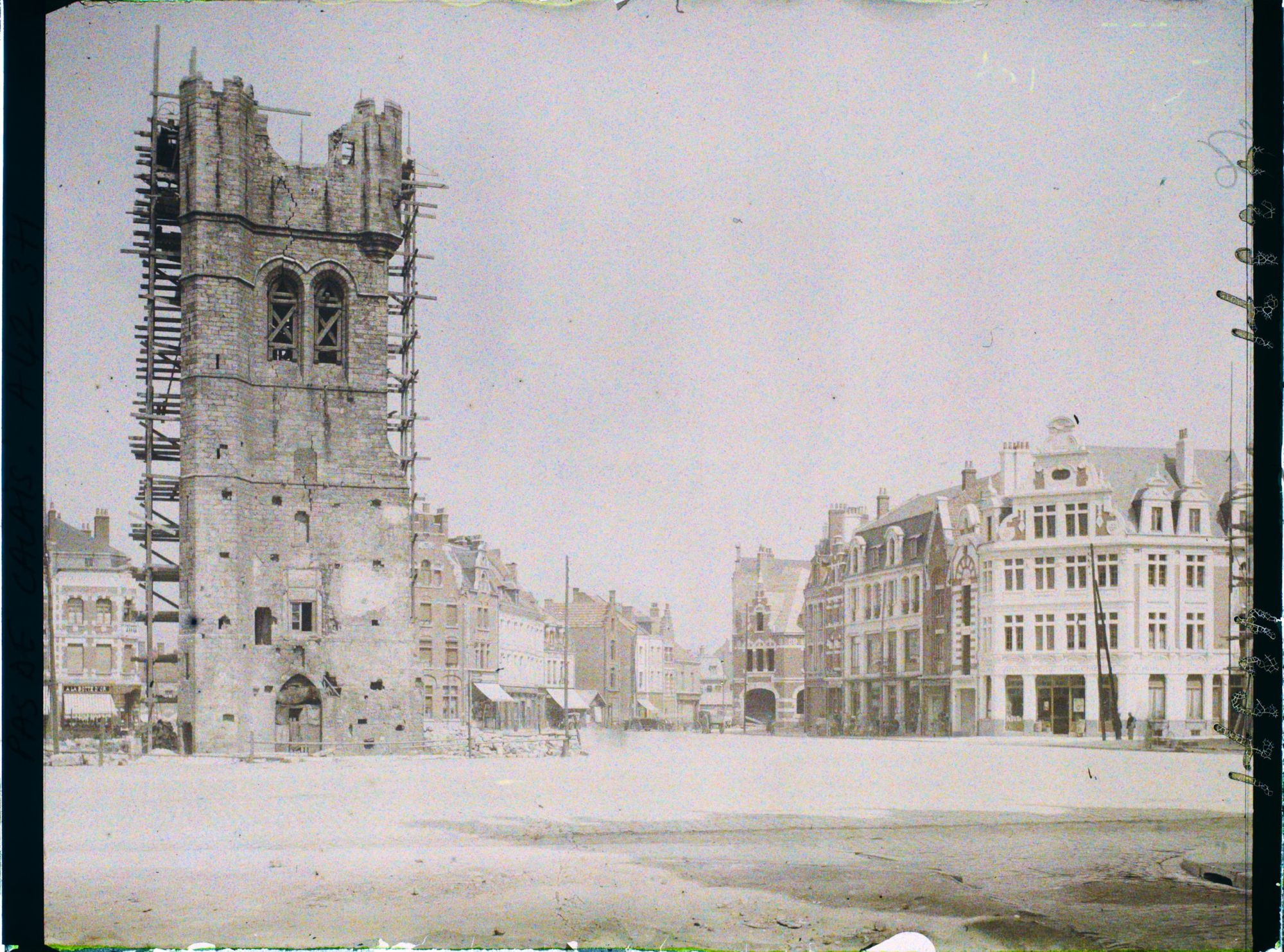 Image représentant France, Bethune, Grande Place et Beffroi