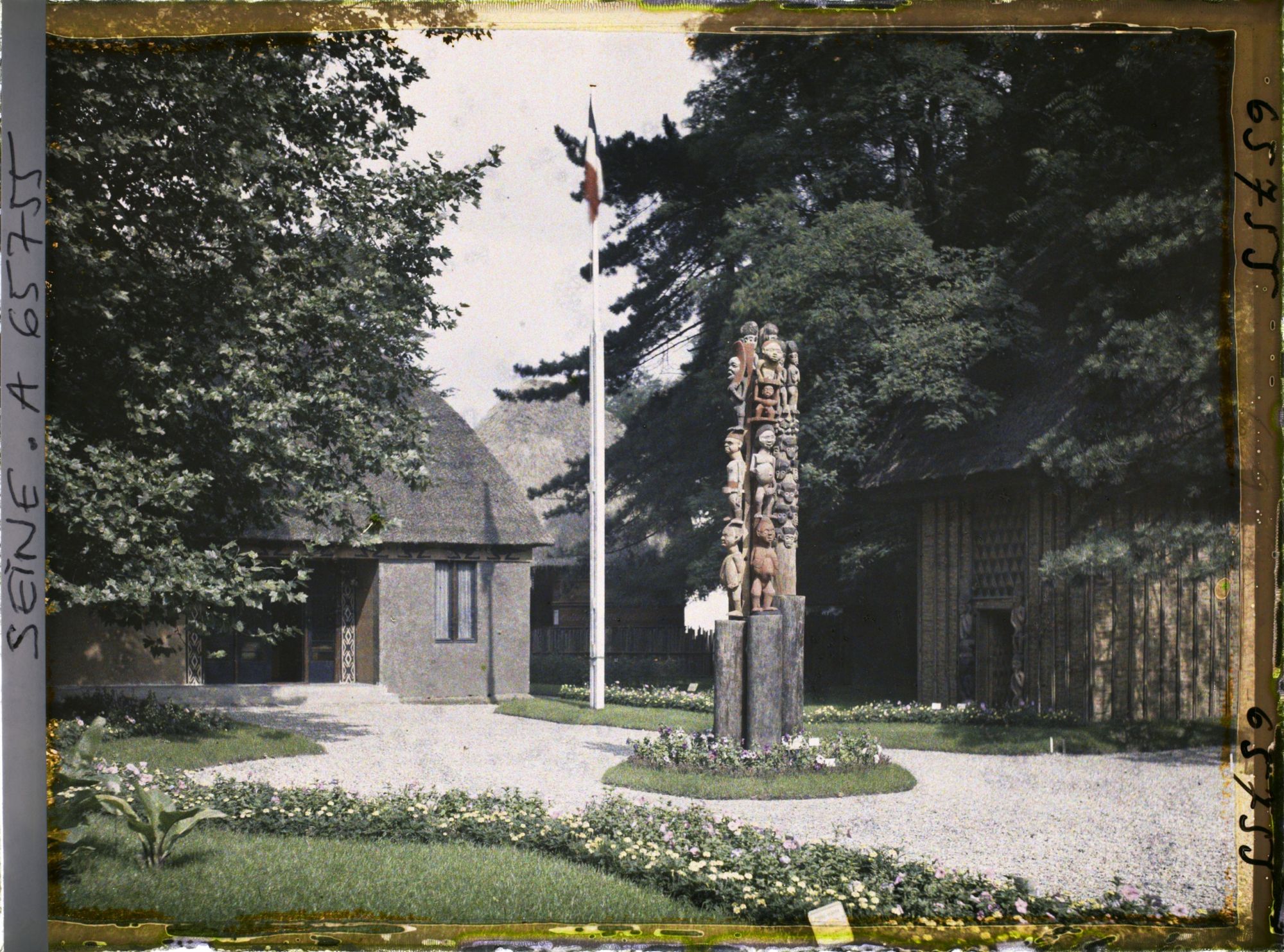 Image représentant L'Exposition Coloniale Internationale de 1931, la section du Togo et du Cameroun