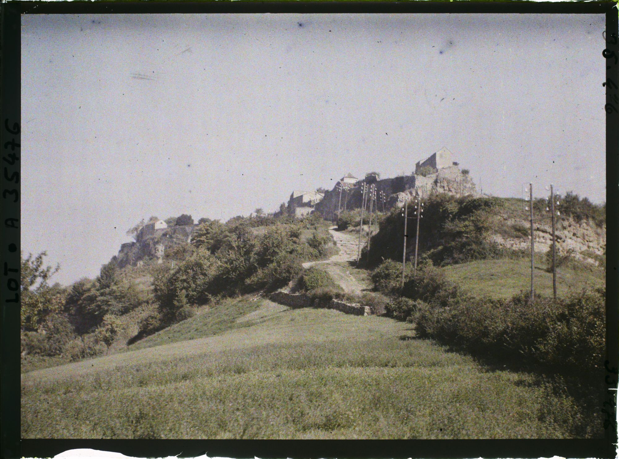 Image représentant France, Capdenac (Lot), Capdenac le haut vu de la voie romaine