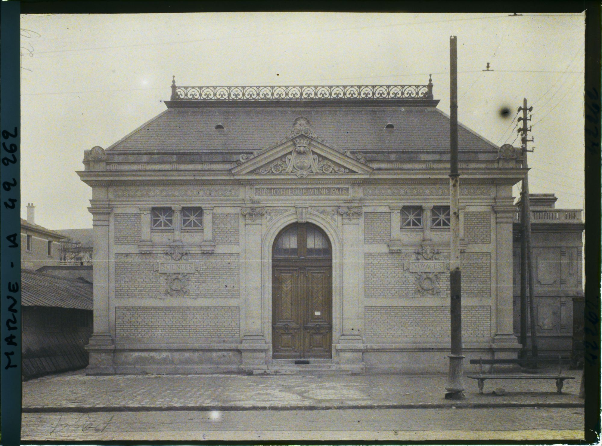 Image représentant France, Reims, Faubourg de Cérès, la Bibliothèque Municipale