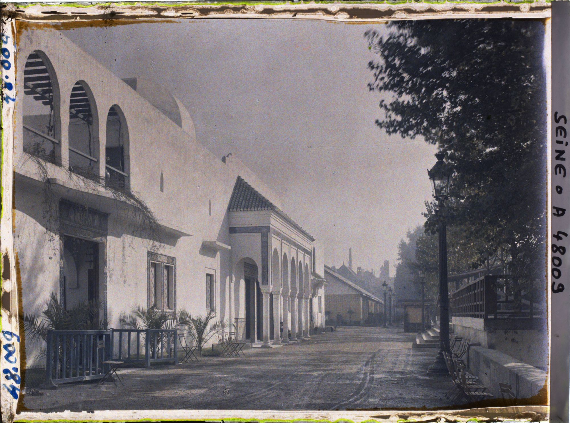 Image représentant L'Exposition des arts décoratifs, Pavillons de la Tunisie et de l'Algérie