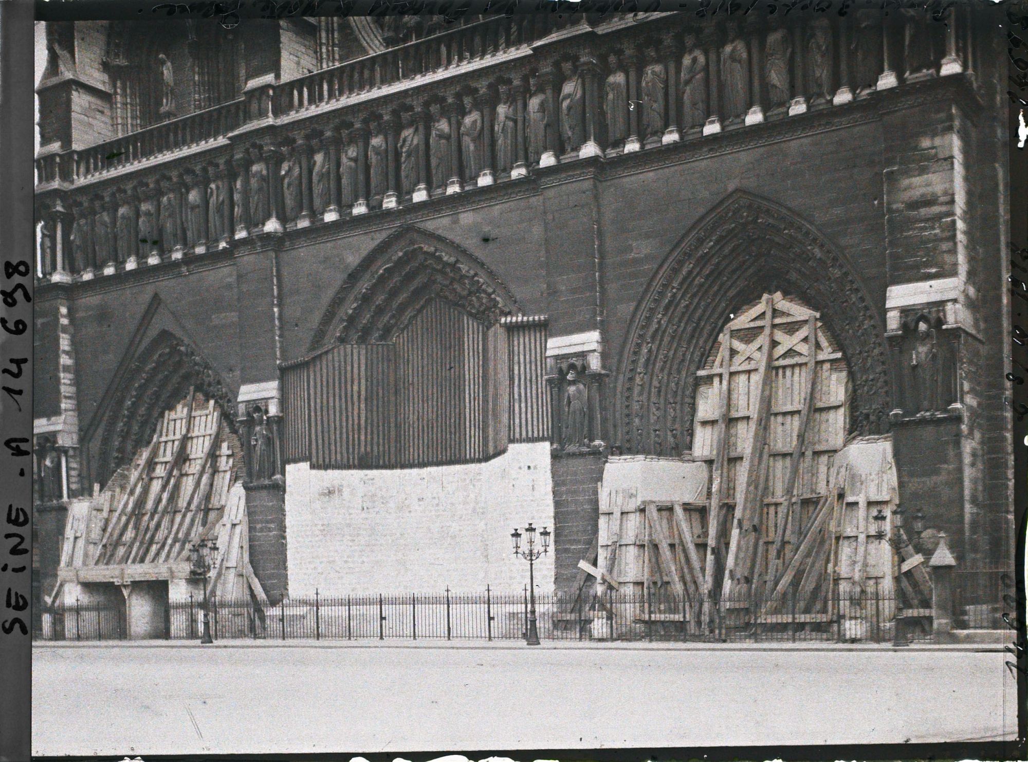 Image représentant Portails de Notre-Dame de Paris protégée contre les bombardements