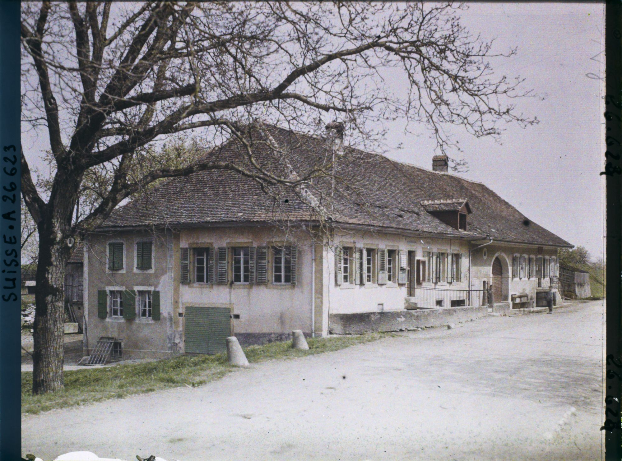 Image représentant L'école, la poste et la maison de ville de Font