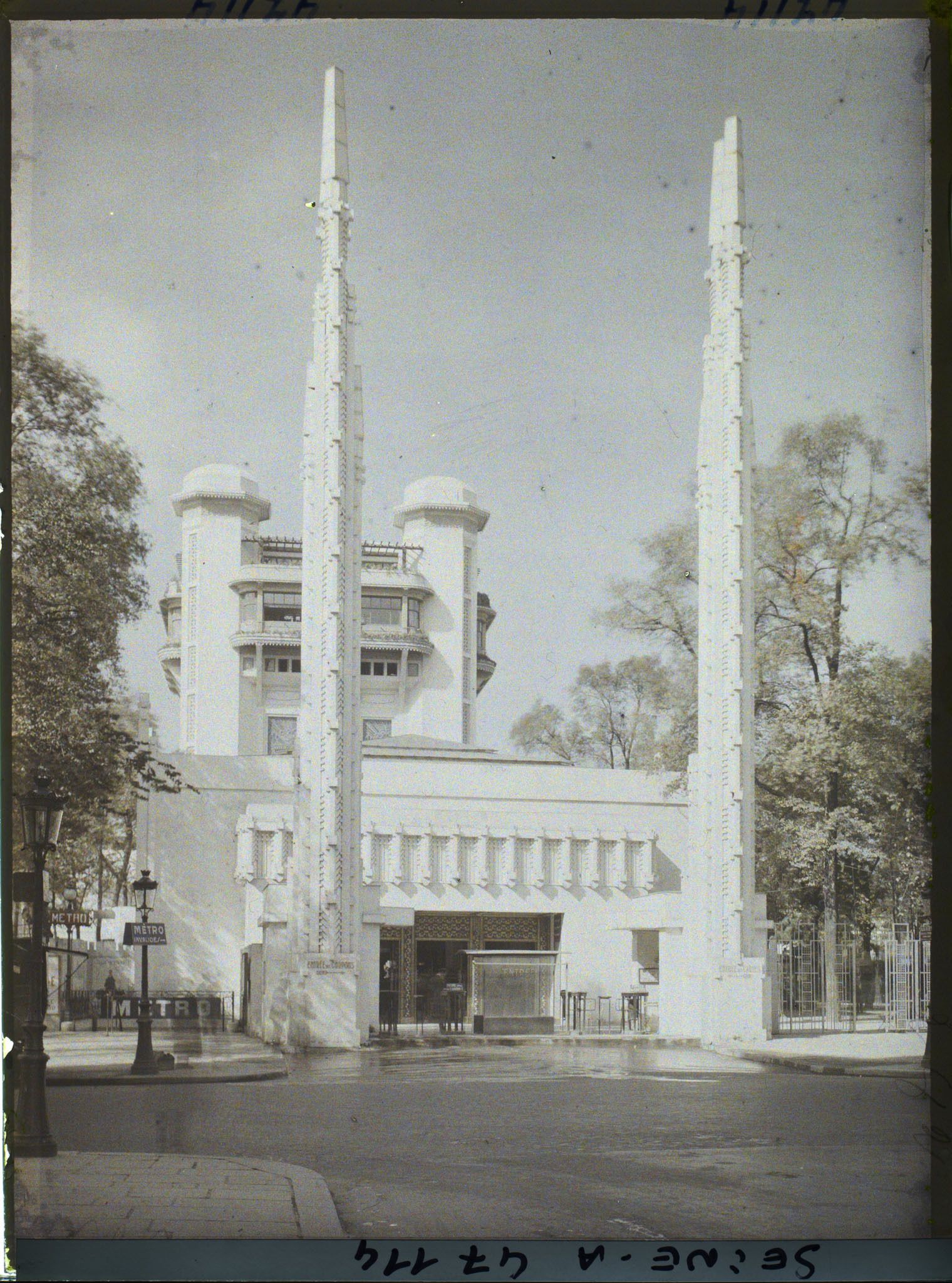 Image représentant L'Exposition des arts décoratifs, Porte Constantine-Université, architecte Lucien Woog et tour de Champagne