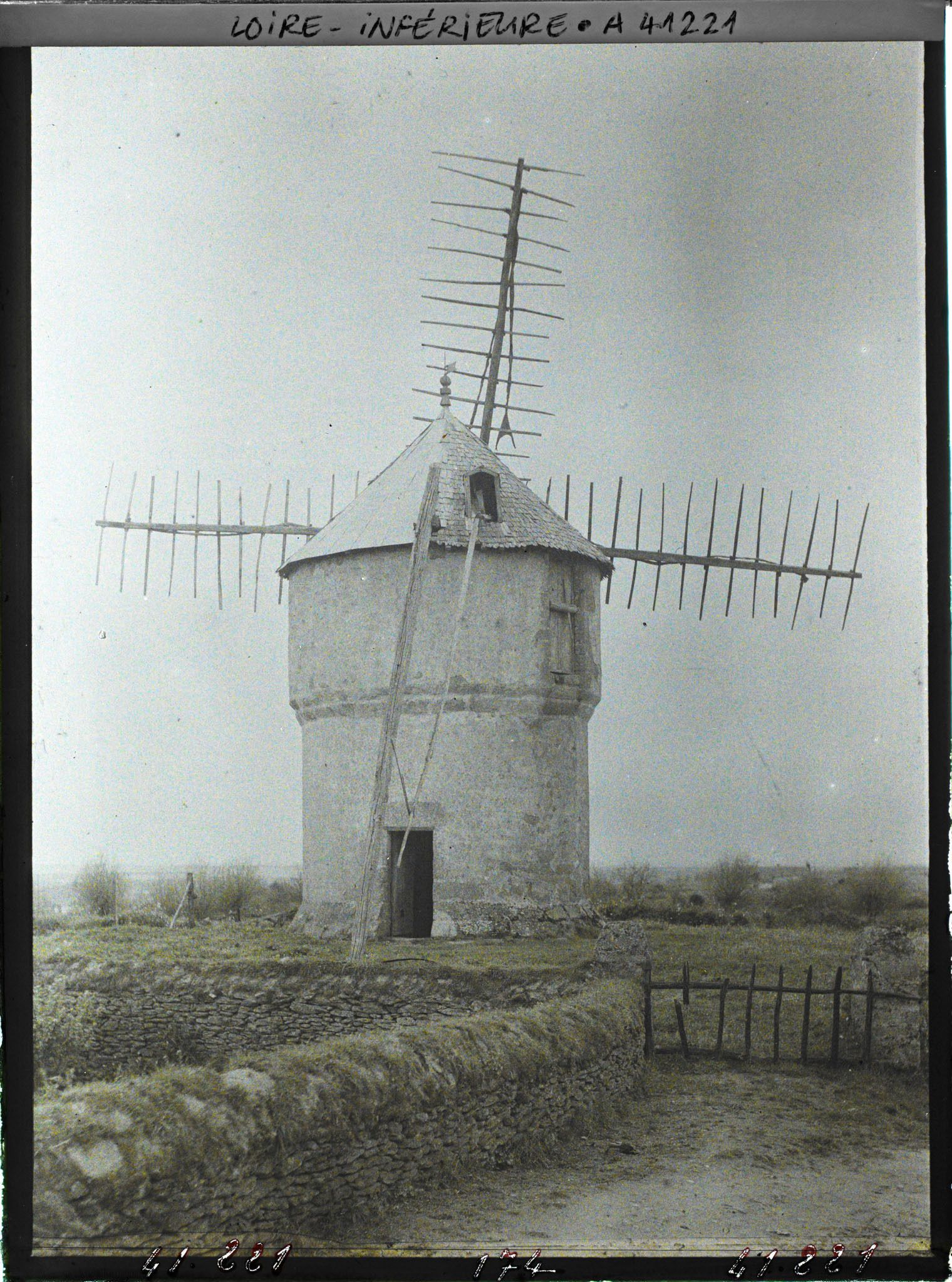 Image représentant Le vieux moulin de la Place