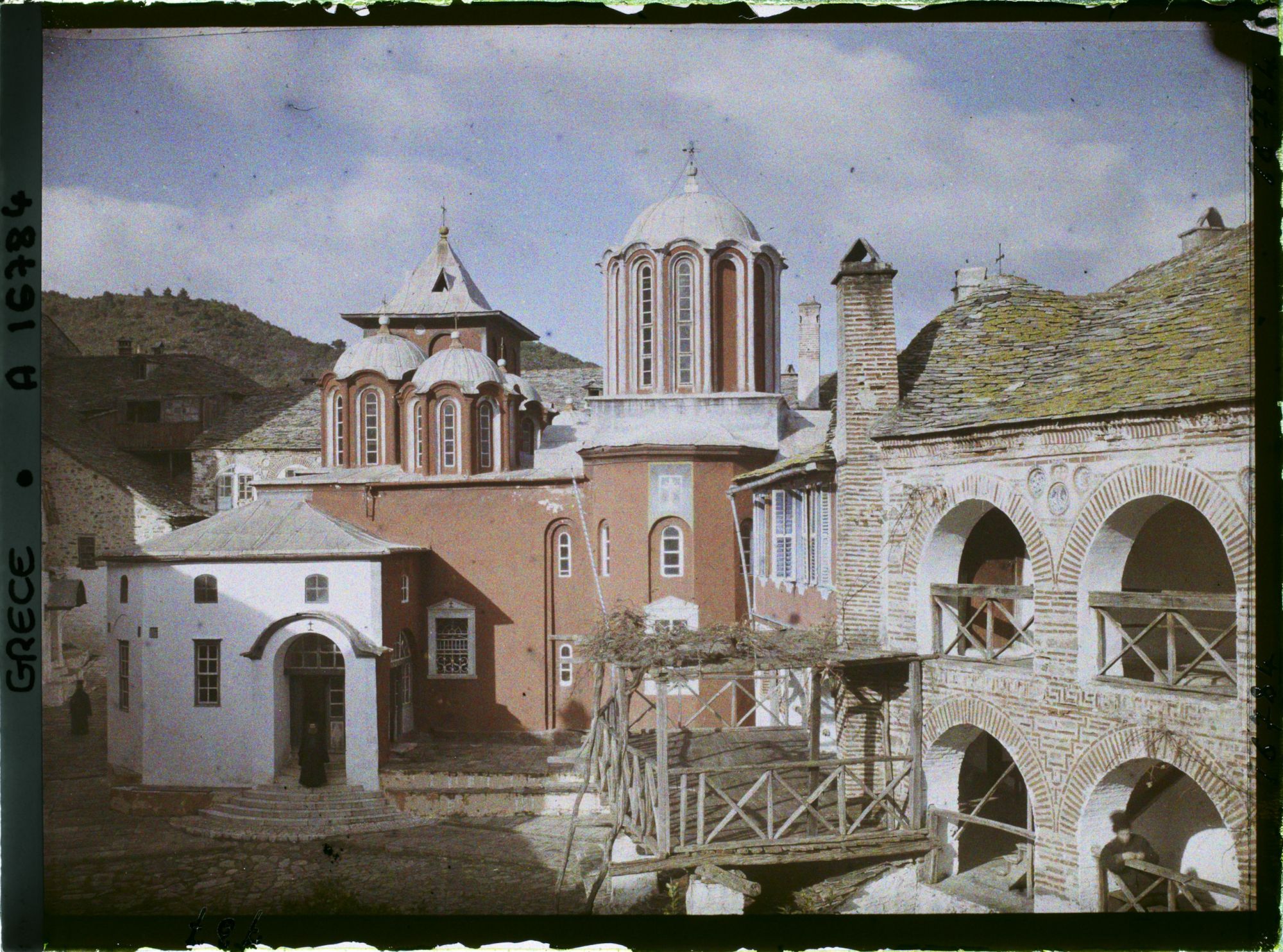 Image représentant Mont Athos, Pantokrator, Vue d'ensemble de la Cour intérieure